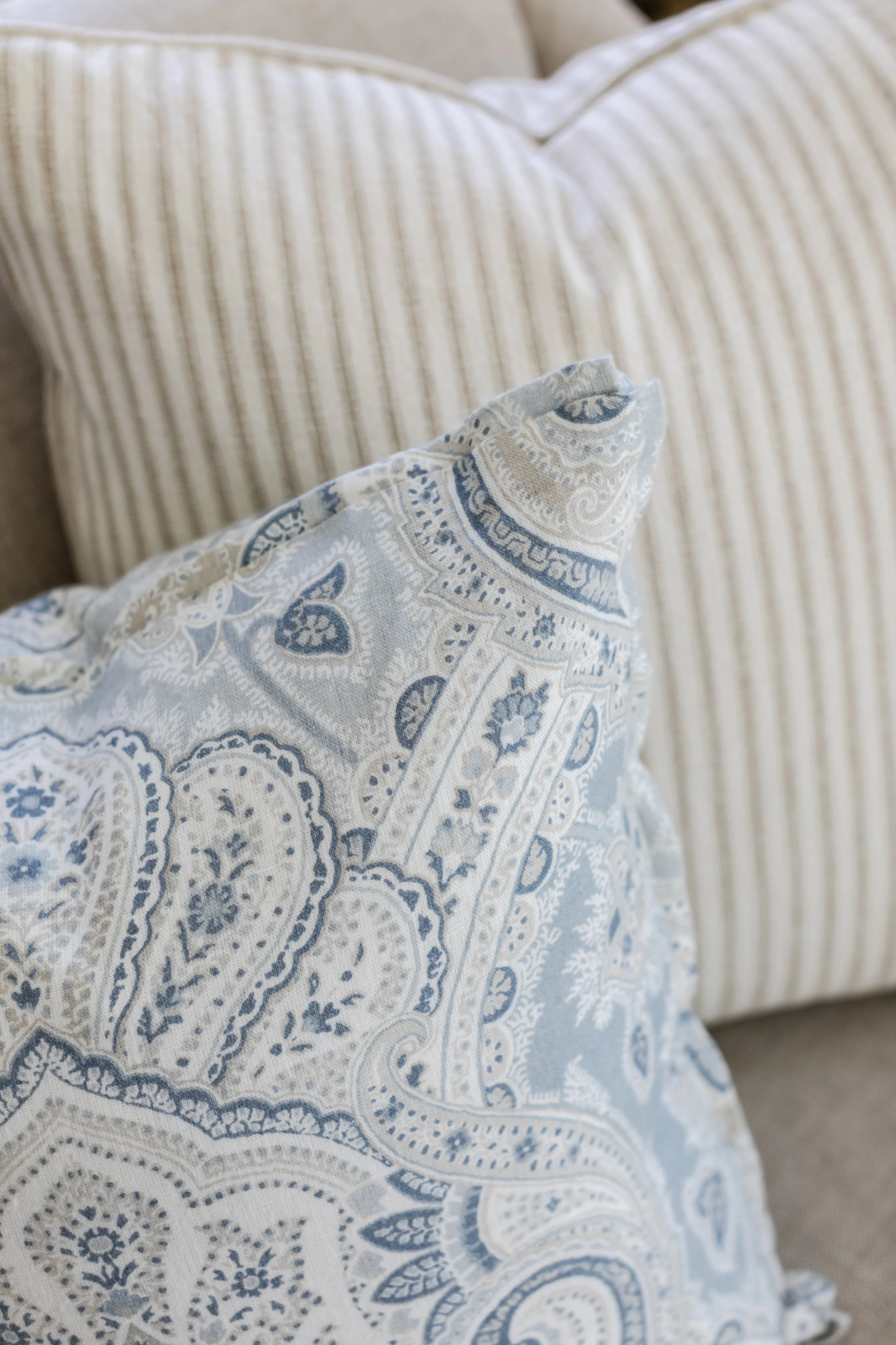 Cottage Drive Living Room 4.jpg