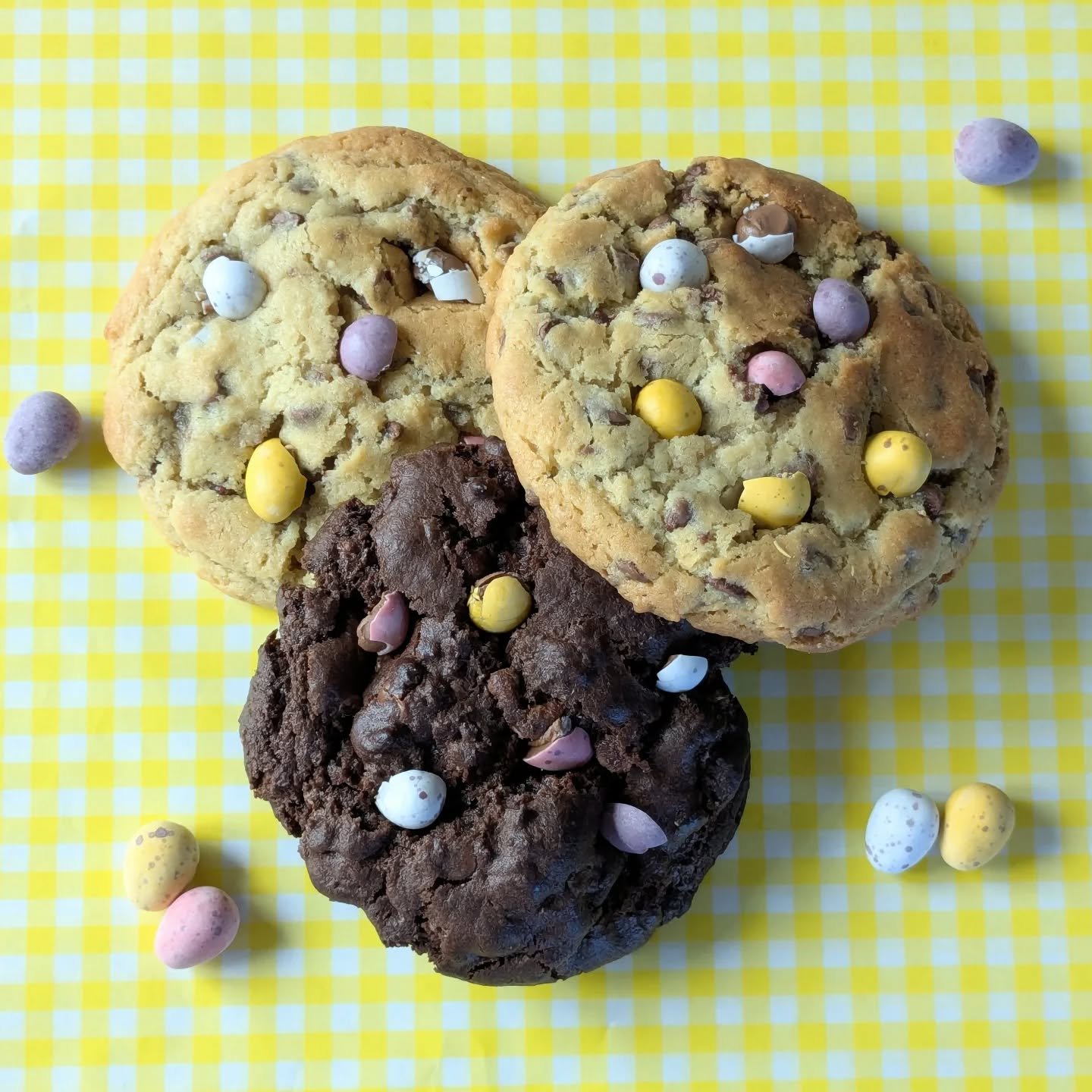 🐣 mini egg cookies 🐣
🍪 selling out in @goodboycoffee_ each week so why not grab a whole box for yourself!
🤌🏼 chunky NYC style cookies, buttery indulgence full of delicious chocolate chips with mini eggs embedded on top - and they're HUGE
✨ box