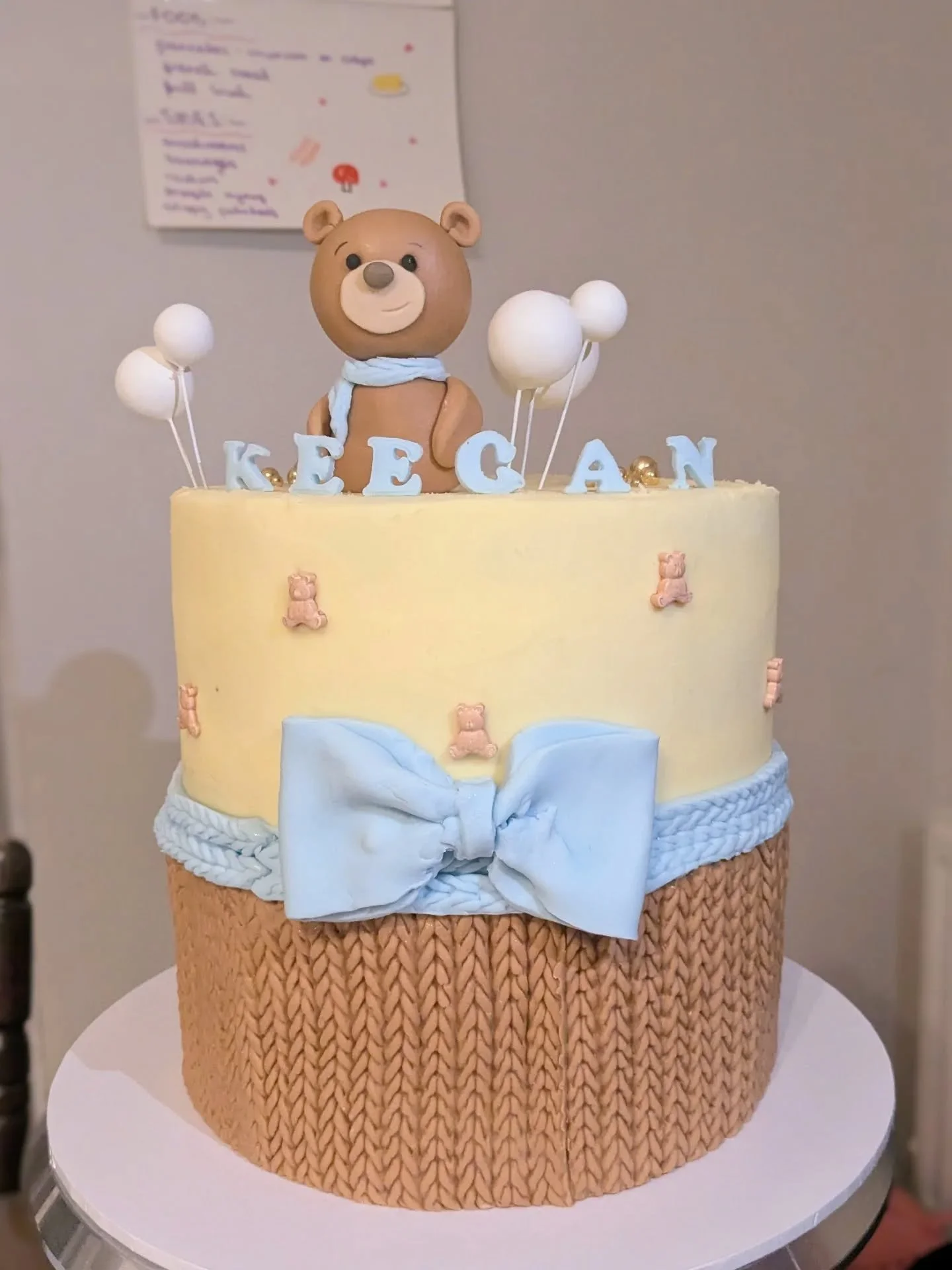 🐻 cosy bear cake 🐻

🍰 vanilla sponge with chocolate ganache filling
🧶 cosy knit details for Keegan's christening 🩷

.

.

.

#cake #kerry #christeningcake #teddycake #killarney