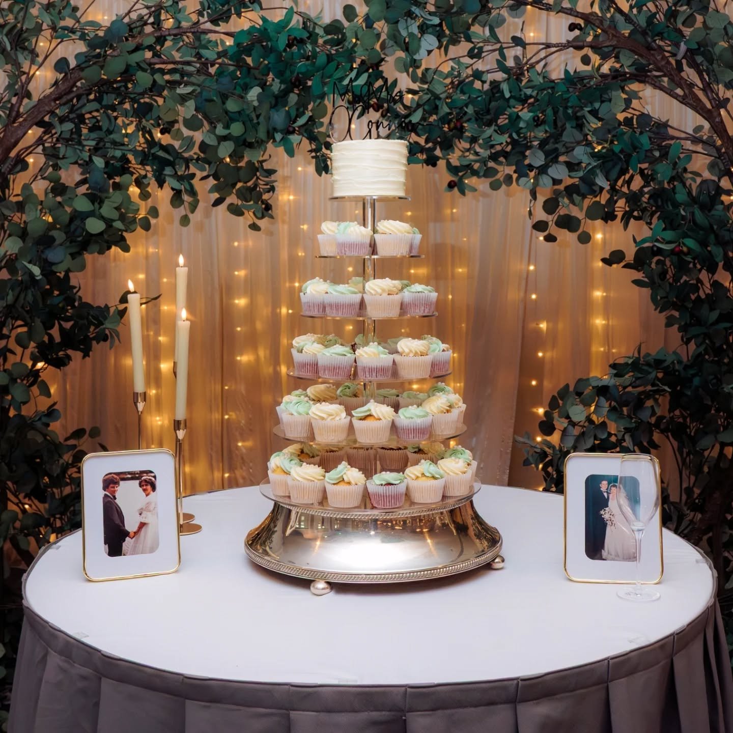 💞 A + F 💞

A cascading cupcake tower is the stylish, quieter cousin to a classic wedding cake. This one in classy off-white and sage tones kept things elegant and charming 🤍 

Topper sourced by customer ✨

📸: @dylancliffordphotography

.

.

.

#