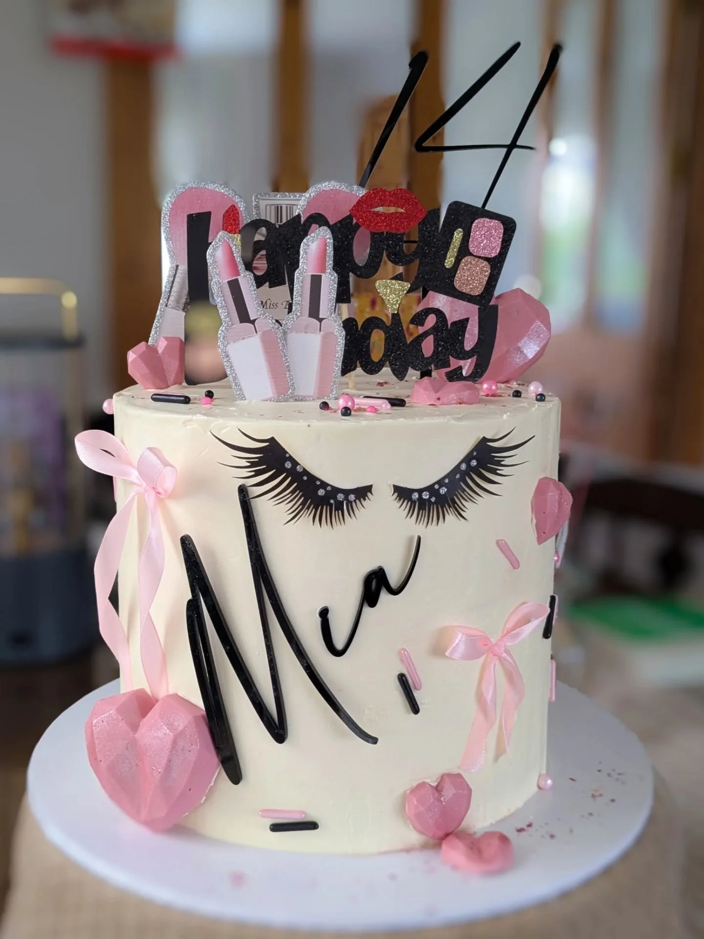 For a special little lady 💓

🍰 chocolate cake + chocolate ganache 🍫 
Name and age toppers: @prettyglamtoppers 🩷