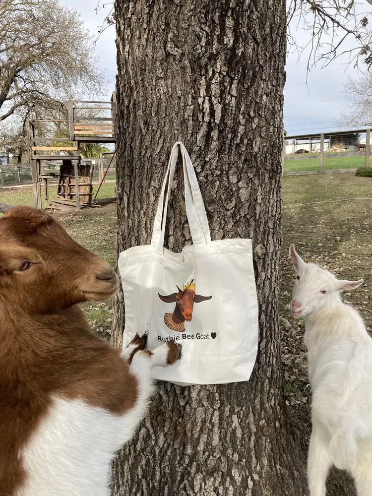 ruthie tote.png