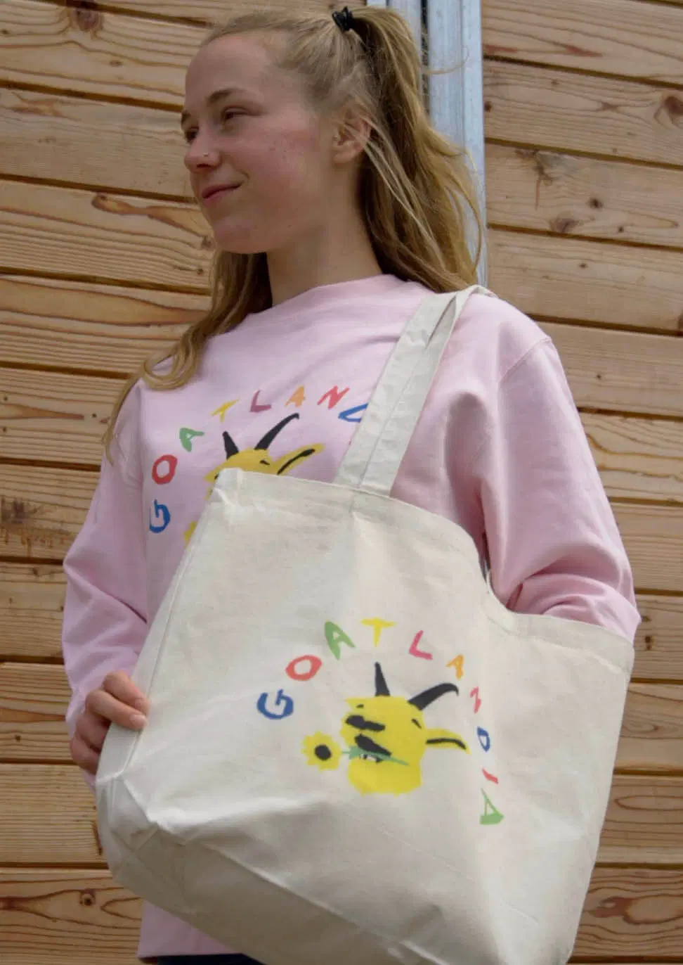 Goat with Flower Bag.png