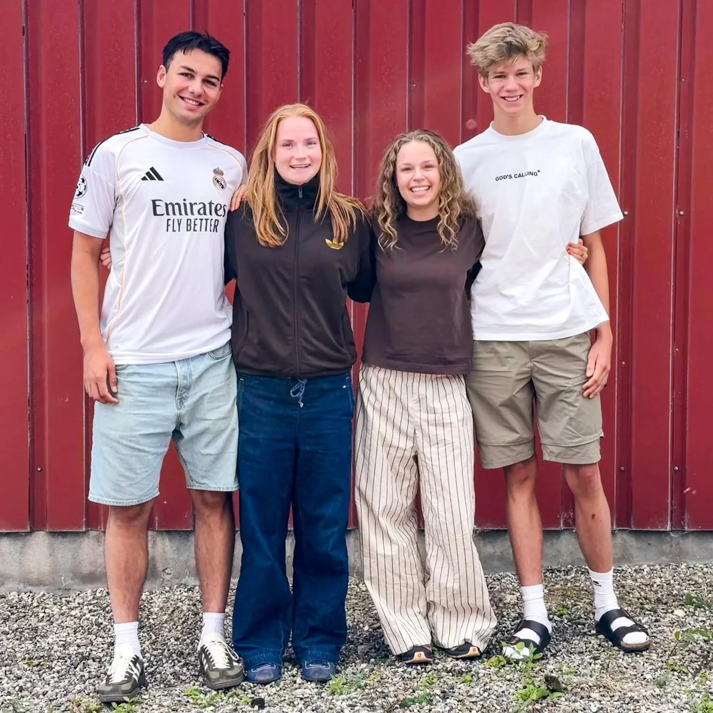 Hils p&aring; vores nye volont&oslash;rer til Cameroun!

Fra venstre: Daniel, Ida, Maja og Victor 😊

De skal starte i Garoua i det nordlige Cameroun, hvor de skal:
🤝 Hj&aelig;lpe p&aring; drengehjemmet POTS
🙏 V&aelig;re en del af kirkens arbejde o