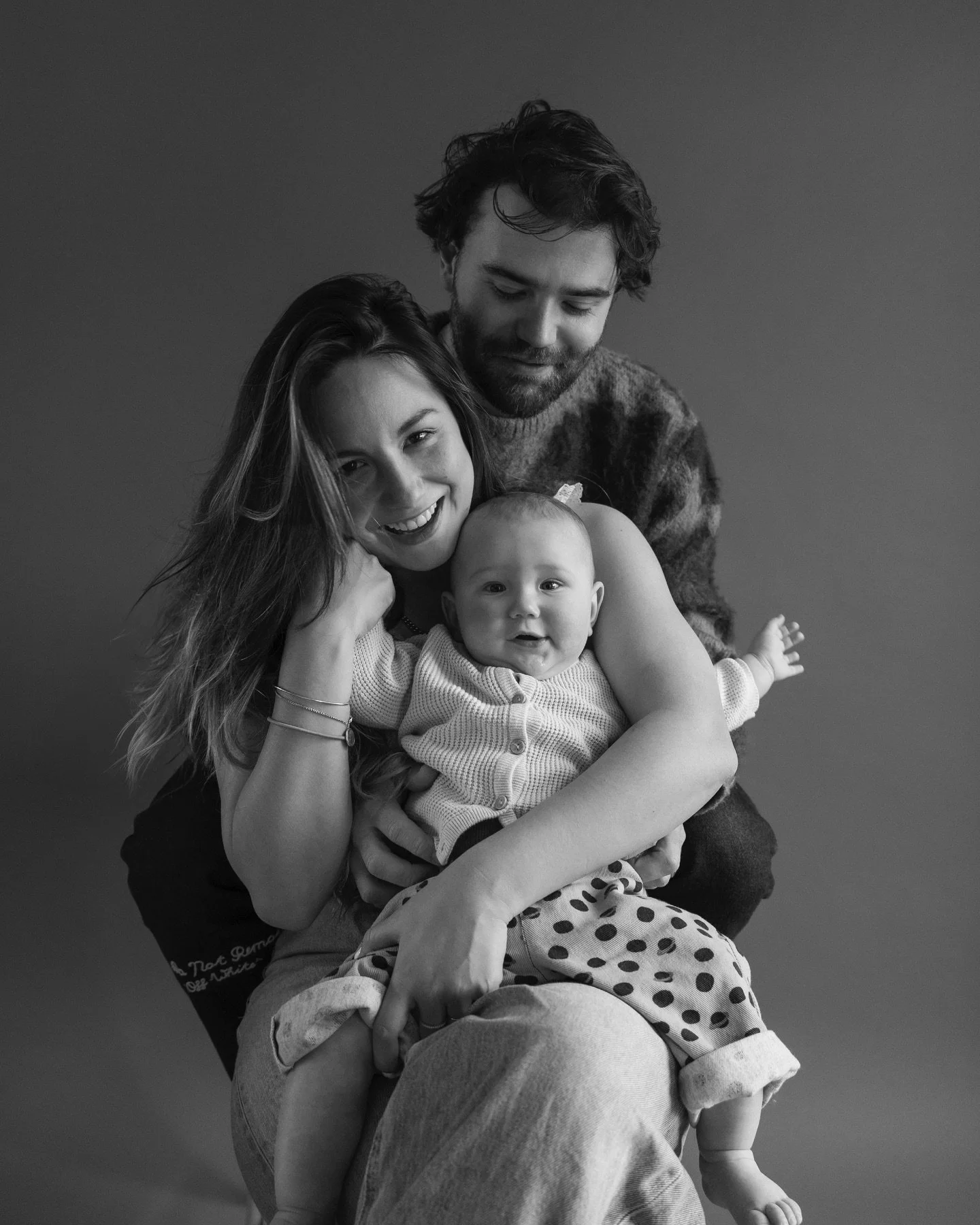 Mai, Daan &amp; Sora🤍

#family #familyphotography #familyphotos
#familyphotoshoot #familymoments