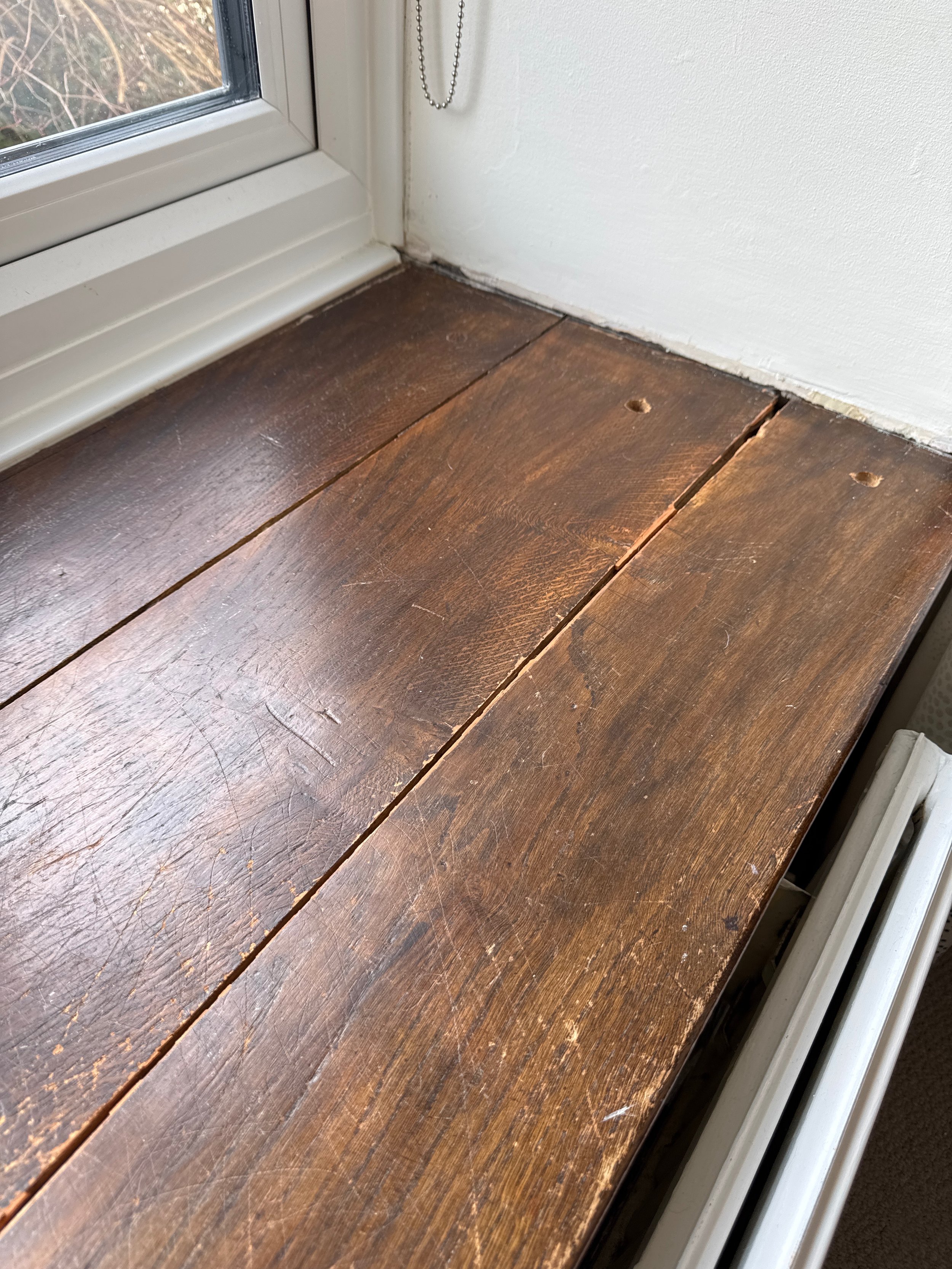 Oak window seat before refinishing