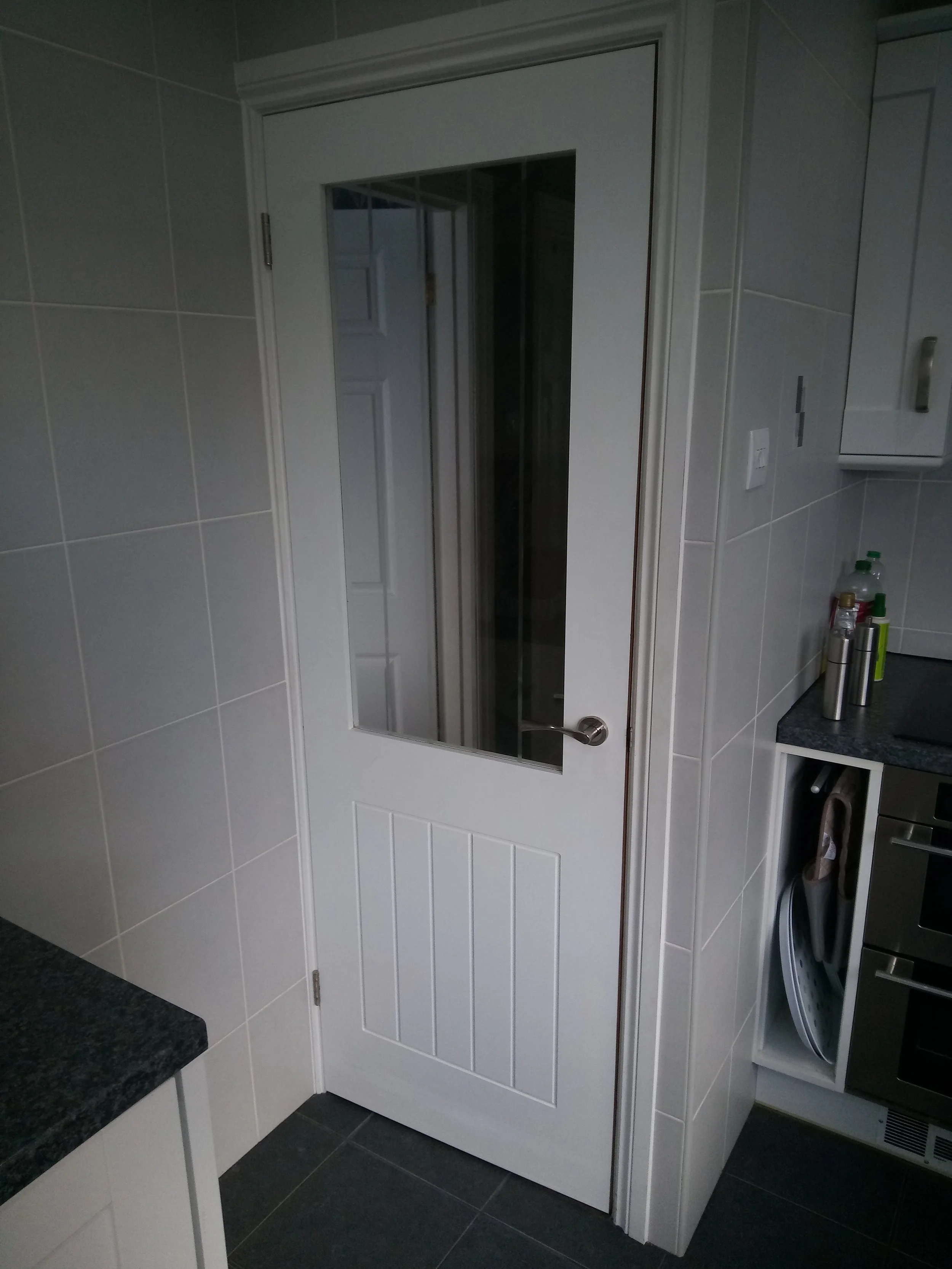 Replacement kitchen door, offset lining