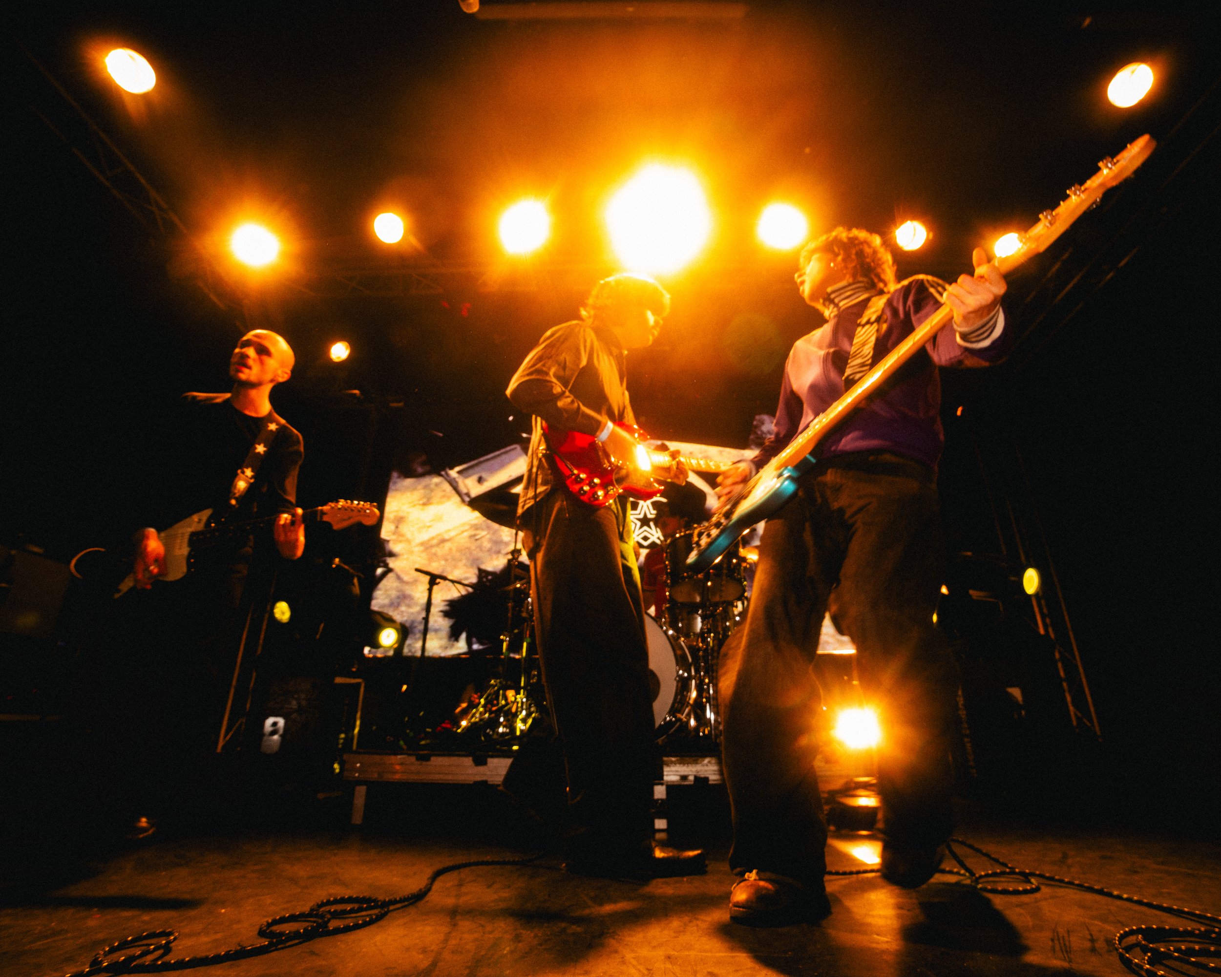 Avalon Bloom play at Pont Ephermere in Paris photographed by Arthur Loiseau