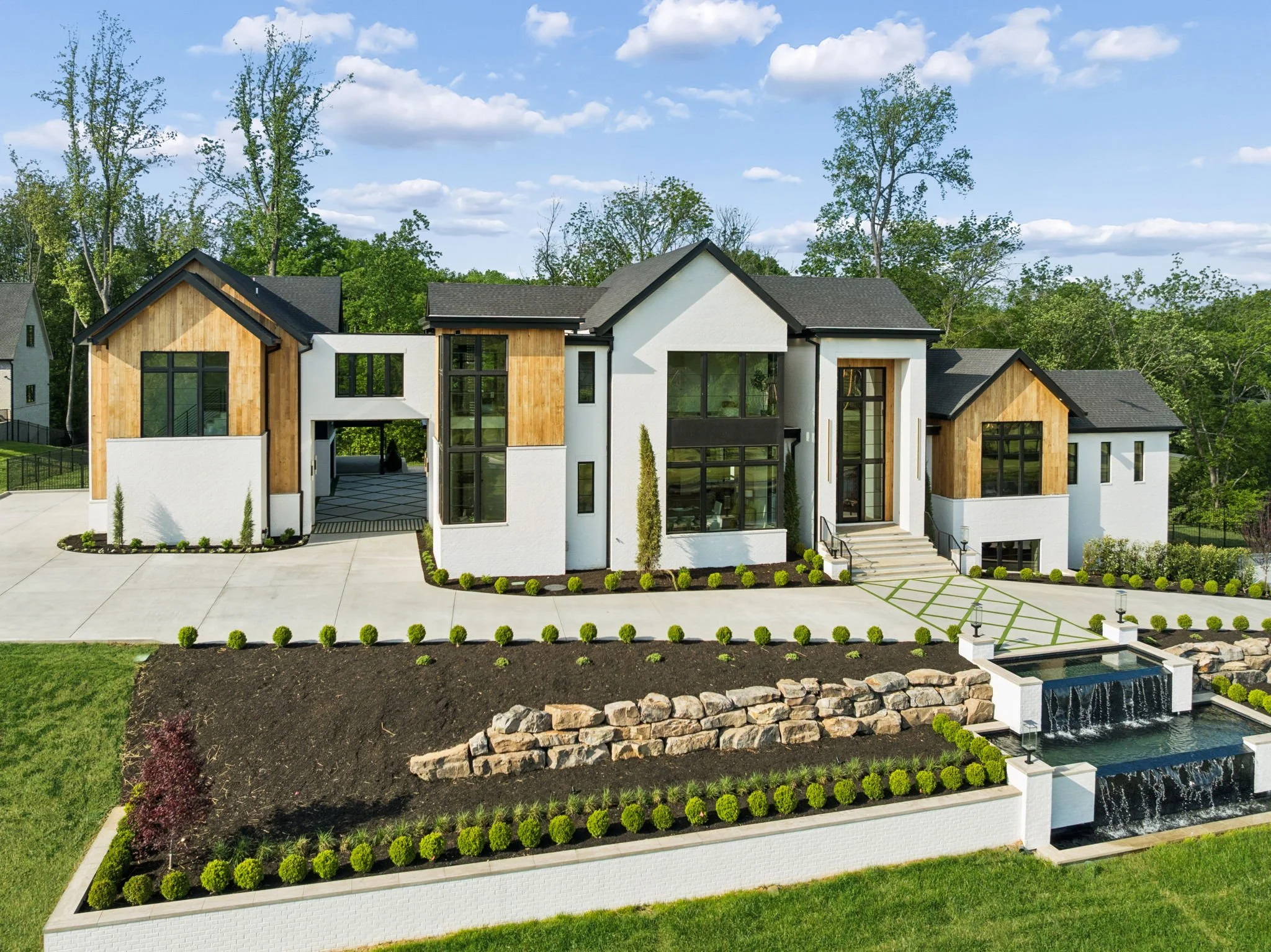390-9636 Concord Rd - 391.jpg