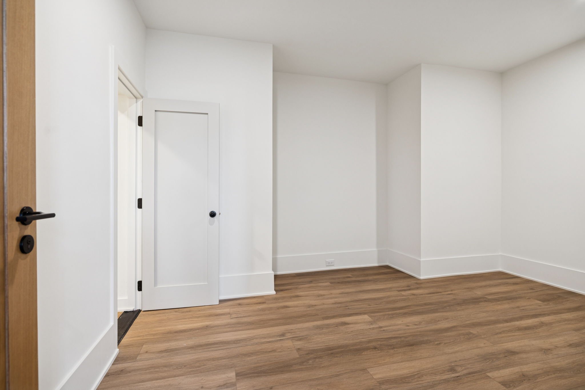 315-9636 Concord Rd - 301.jpg