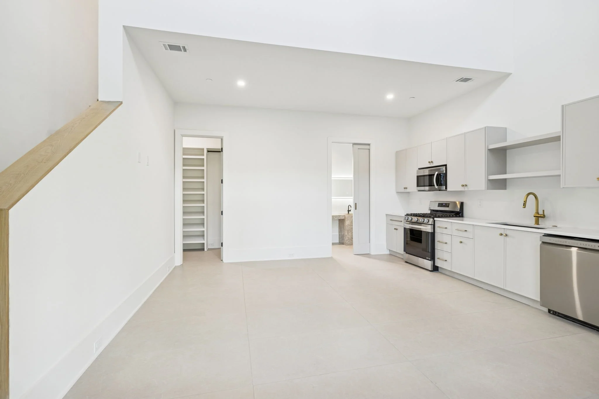 318-9636 Concord Rd - 304.jpg