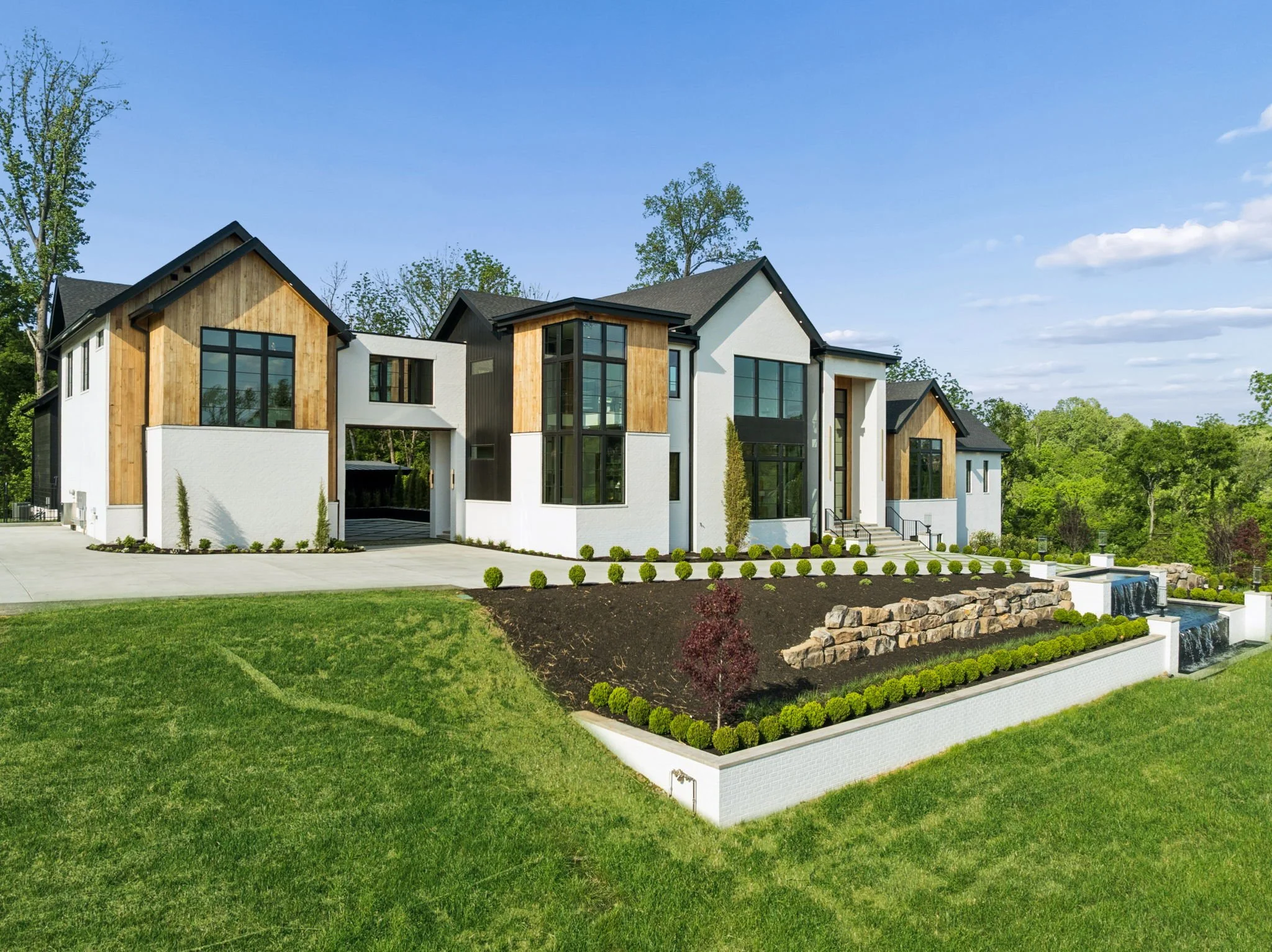 379-9636 Concord Rd - 380.jpg