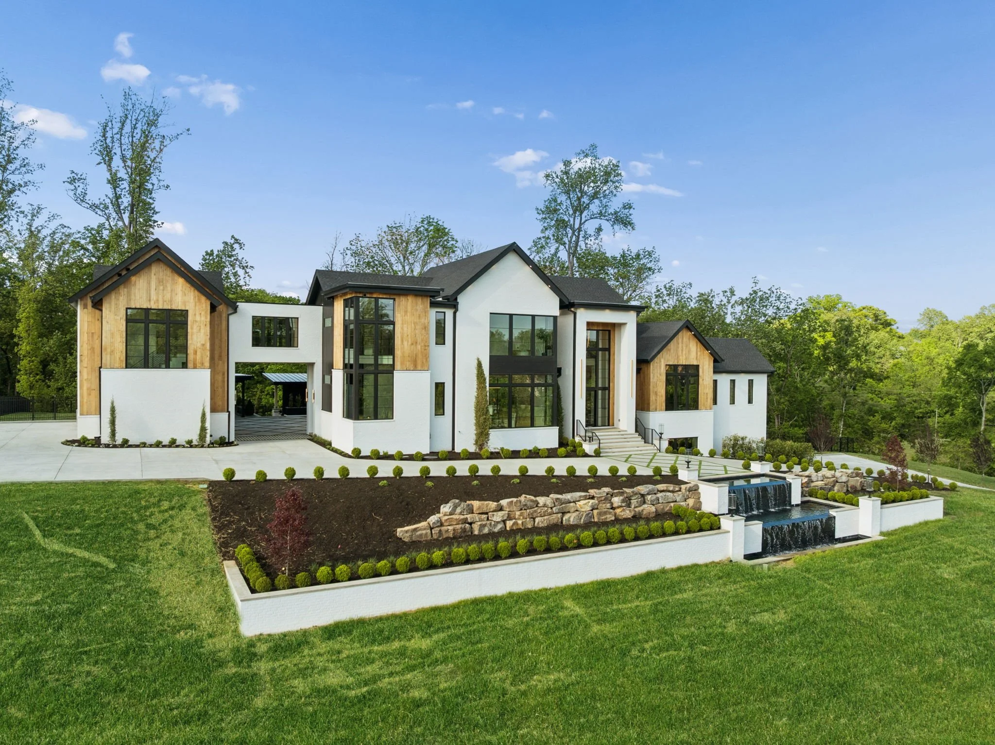 386-9636 Concord Rd - 387.jpg