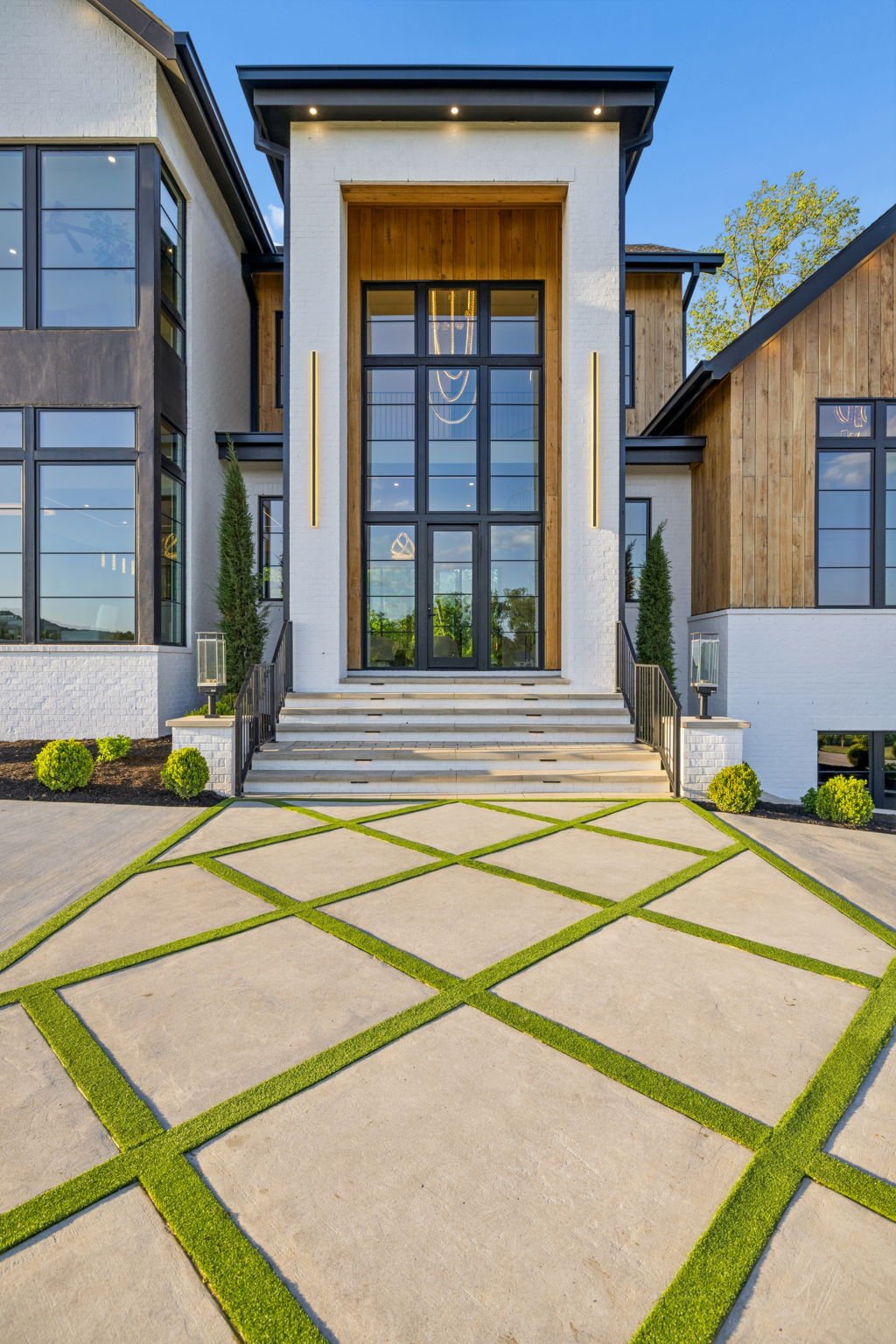16-9636 Concord Rd - 002.jpg