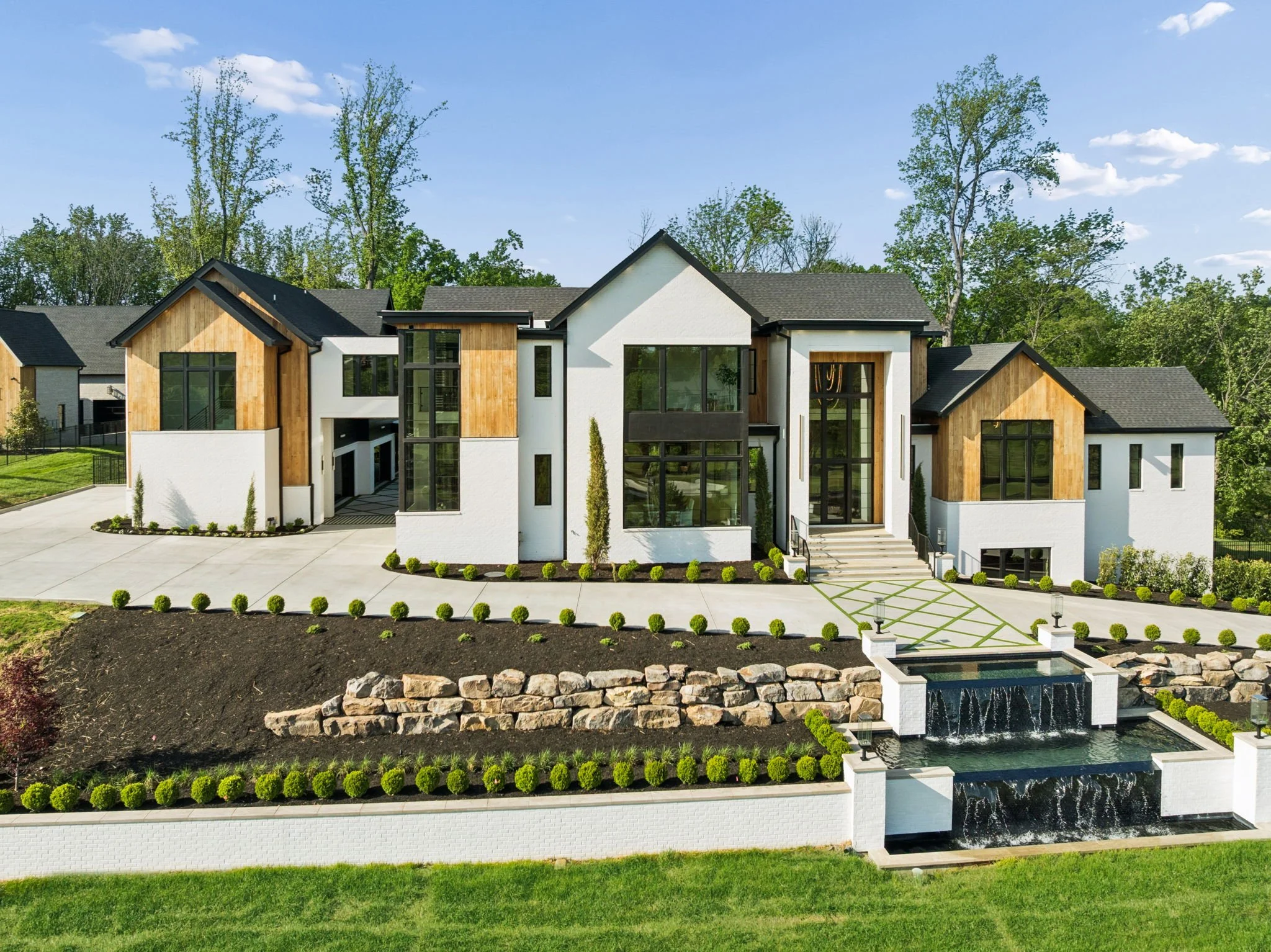 392-9636 Concord Rd - 393.jpg