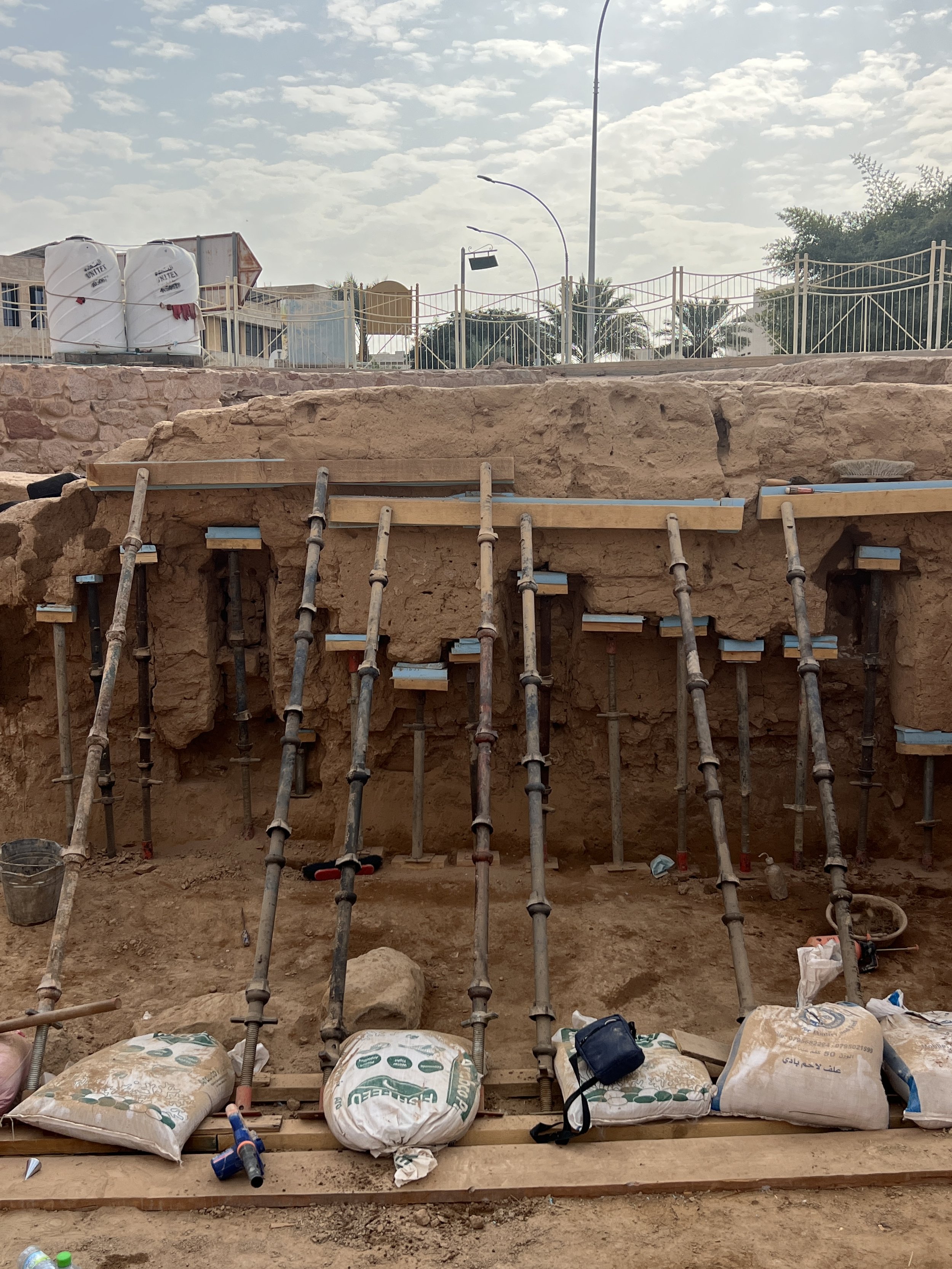 Walls with critical structural condition was fully supported to avoidany damages during the conservation works 