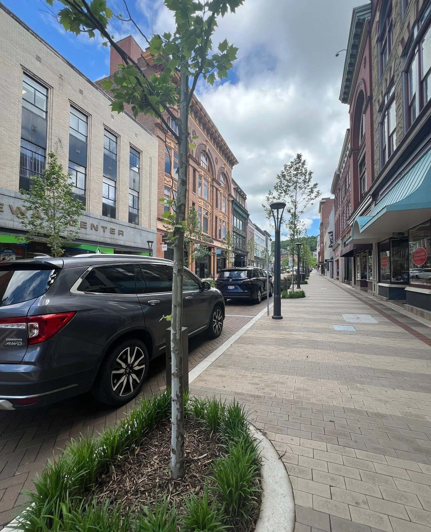 🅿️ Parking downtown? It is simple with our interactive map. ⁠
⁠
Free evenings, free weekends, and easy access.⁠
⁠
#parking #cumberlandmd