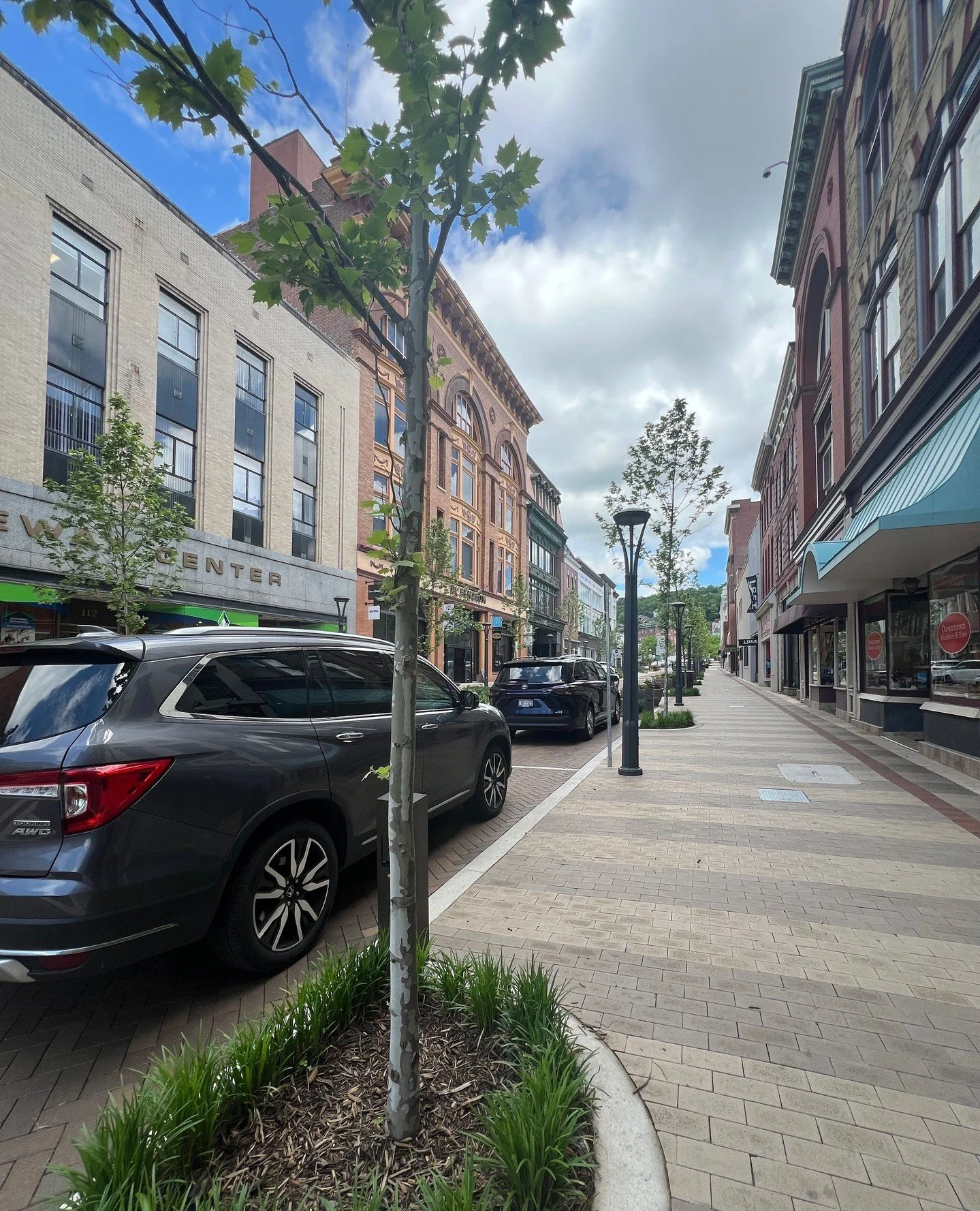 As the vibrant energy of the city awakens during the spring and summer months, make certain you have no trouble locating convenient parking when you come to visit! ⁠
⁠
Utilize our interactive map to discover parking options!⁠
⁠
https://www.choosecumb