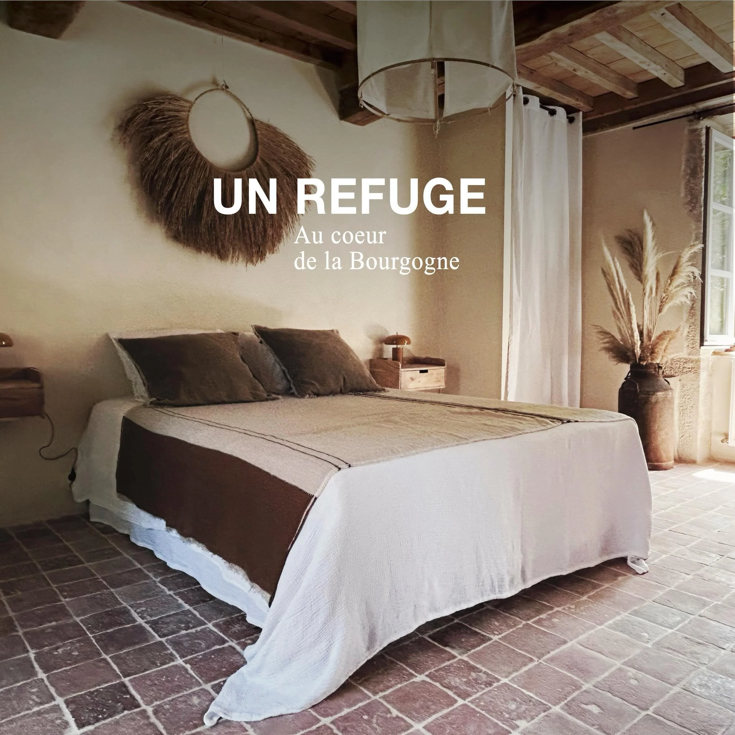 🌿 La suite de Maison Meurette est un lieu qui allie le charme de l&rsquo;ancien et &eacute;l&eacute;ments design.  Un lieu pens&eacute; pour ralentir, se retrouver et d&eacute;couvrir les plus beaux sites de Bourgogne 🌿  #bourgogne #beaune #maisond