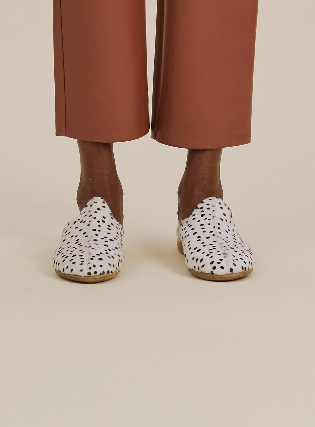 sabah-dealer-natural-leather-travel-shoes-handmade-handstitched-made-in-gaziantep-turkey-slipon-slipper-black-dot-womens-baba-4.jpg