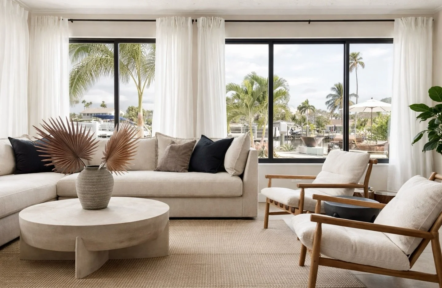 HAPPY FRIDAY&hellip; and yes, here&rsquo;s another project that&rsquo;s been living in my camera roll rent-free. 🤦🏽&zwj;♀️
At this point, my &ldquo;unposted content&rdquo; could have its own portfolio. 
Please enjoy. 🍸

Photography: @fergusonimage