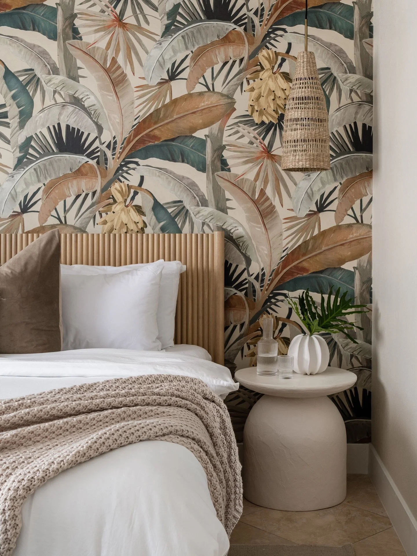 Moody tropical meets quiet luxury in our Sunset Ch&acirc;teau project.
Tropical. Textural. A little dramatic.
Exactly how a bedroom retreat should feel. 🤎

Design + Styling: @arochicstagingco 
Photography: @penlightmedia