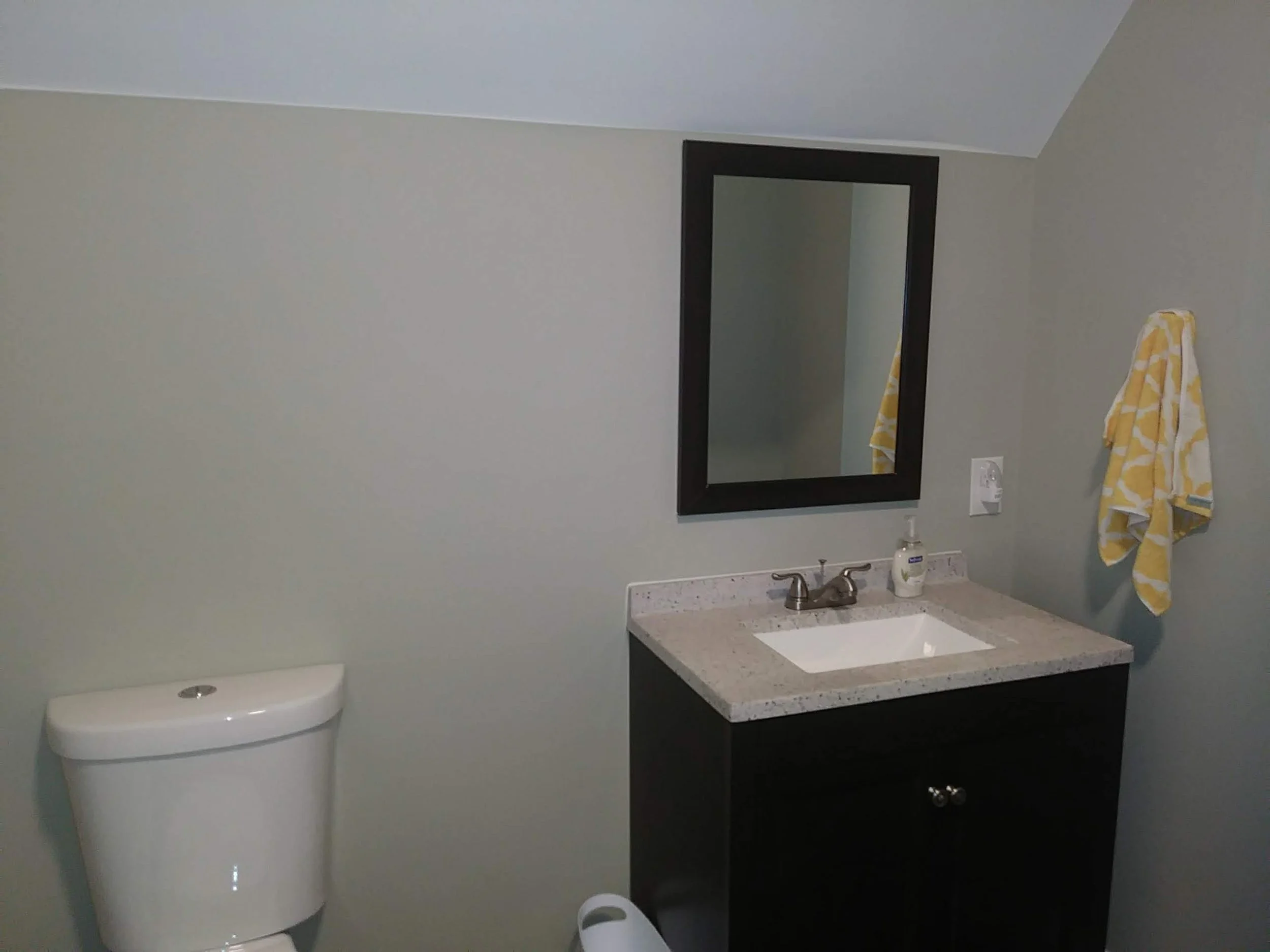 upper level bath.jpg