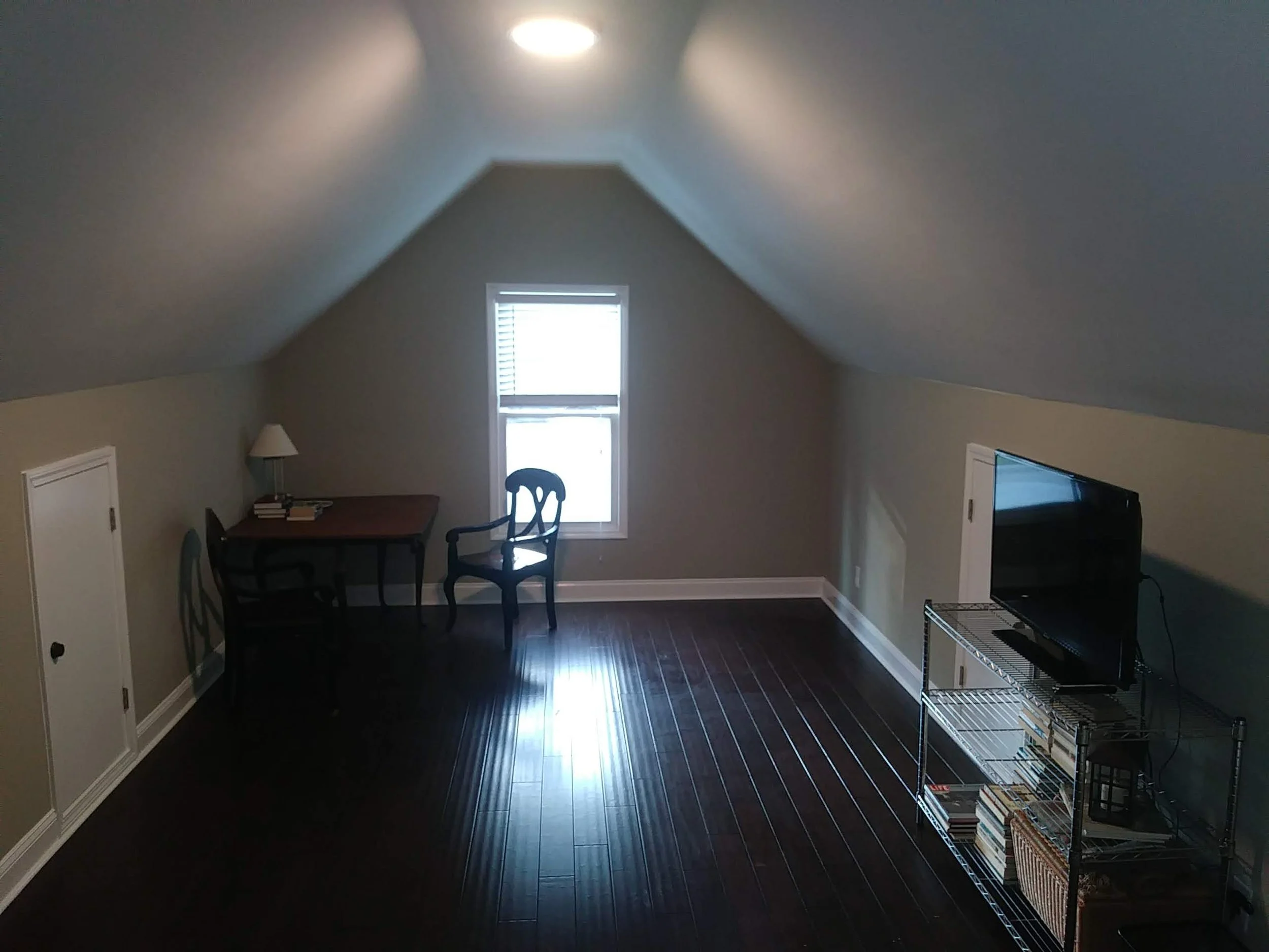 lge upper bdrm sitting rm.jpeg