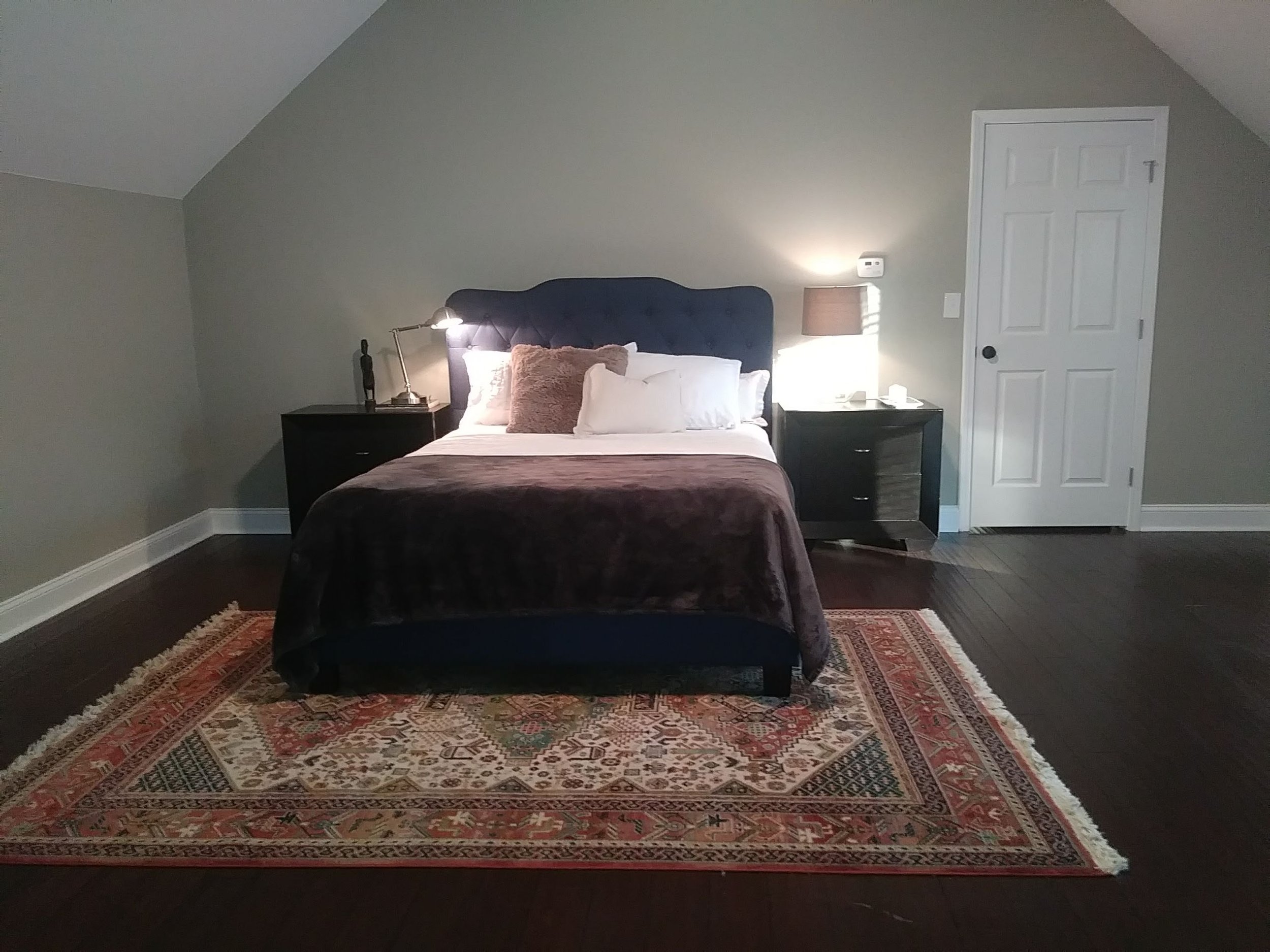large upper bdrmw sitting rm.jpg