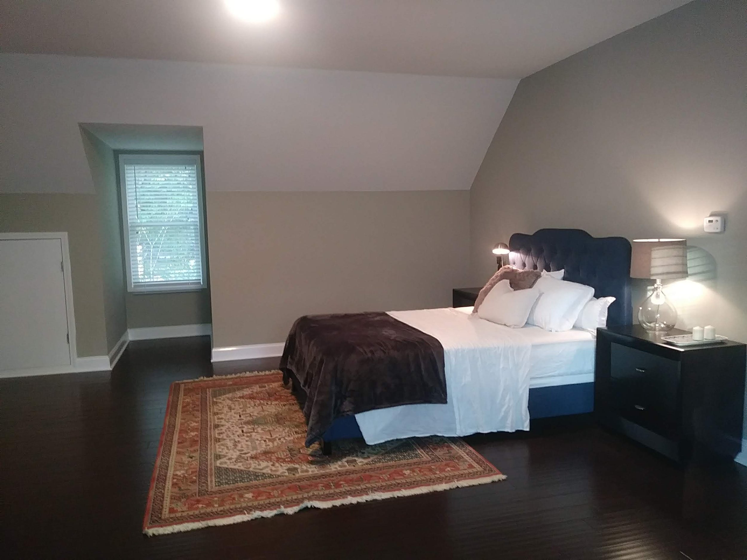 lge uper bdrm.jpg