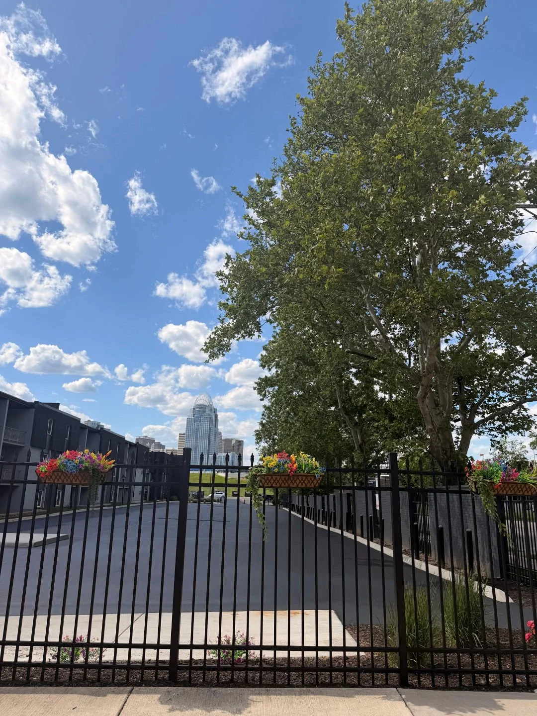 Are you a student, first responder, or part of a local company or organization? Ask us about our preferred employer program and the exclusive offers available to new residents. 🏡🤍Our team is happy to share what incentives may be available and help 