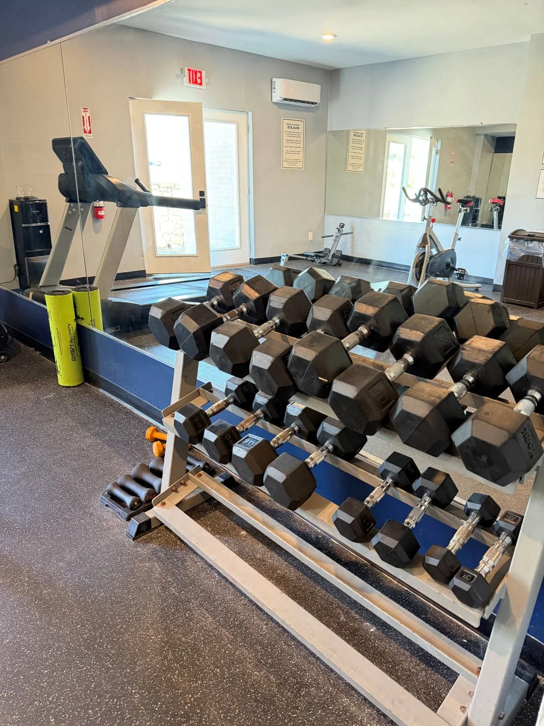 Early morning cardio? Late-night strength session? 
Our fitness center is available 24/7, giving you the flexibility to work out whenever it works best for you.No commute, no extra memberships, just convenient access to a space designed to help you s