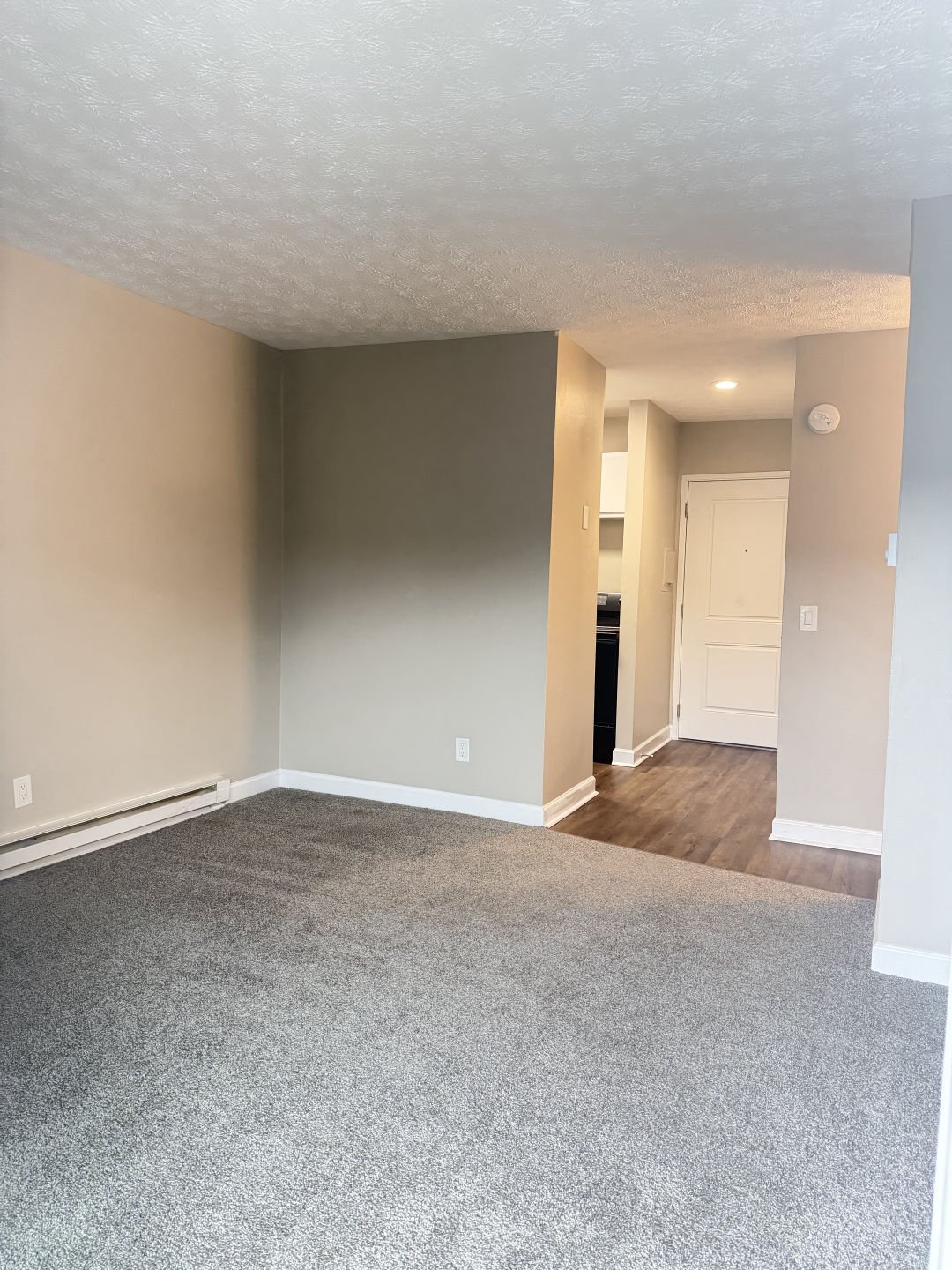 Our studios are thoughtfully designed with plenty of bathroom countertop space to make everyday living easier. You always have room to make the space your own. 
Modern comfort meets smart design at Flats on the Row. Come see your new home today! 🏡🤍