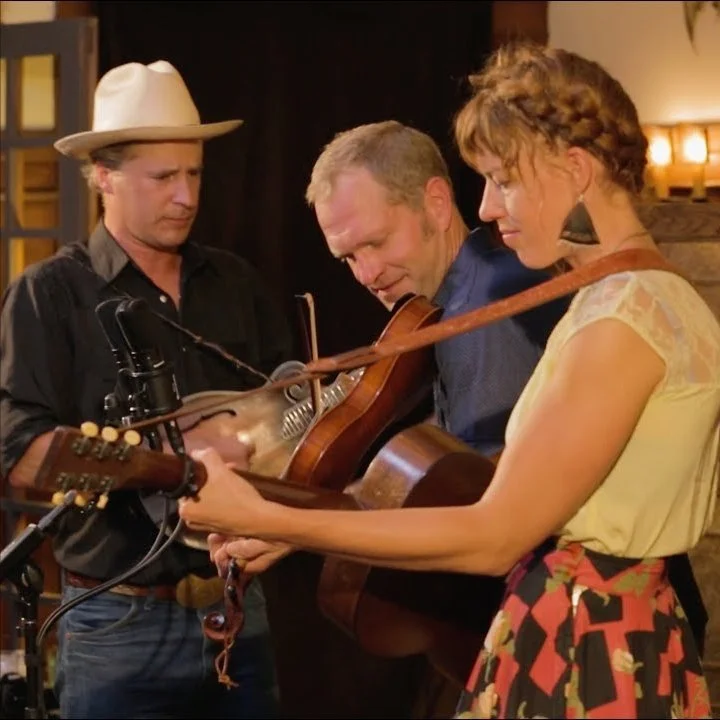 This video of @foghornstringband (screenshot - link in bio) has had over 2 million views. Now there may not quiiiite be that many of us packed into @traversetheatre on Sunday for obvious practical reasons, but it's certainly going to be full to the b