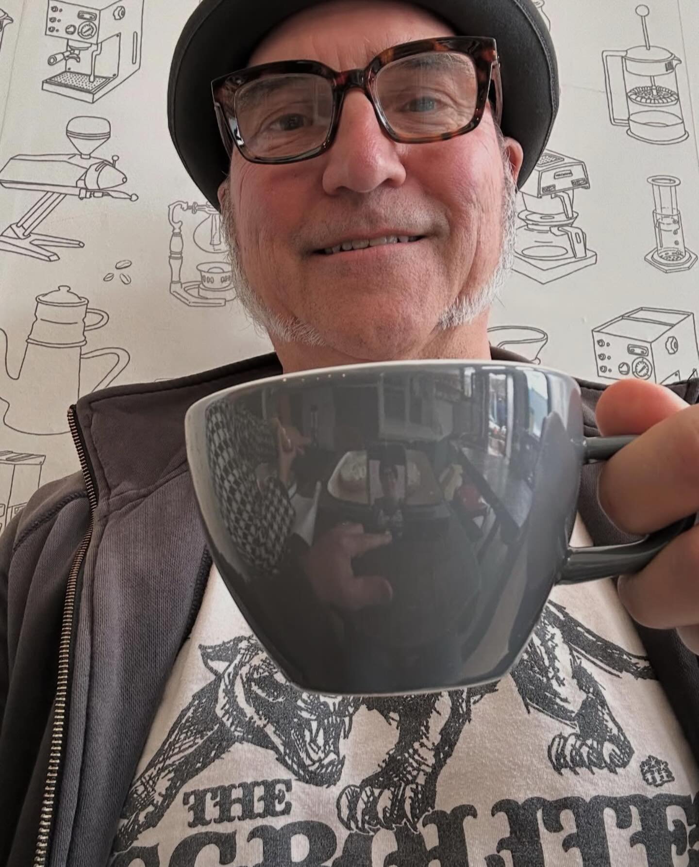 A cup of exceptional joe enjoyed by @ottovs aka #alamedacoffeeman at Signal Coffee Roasters 1536 Webster Street. A perfect rainy day activity!
📸 @ottovs 

@westalamedabusiness #shopwebsterstreet #westisbestalameda #thirdwavecoffeeshop