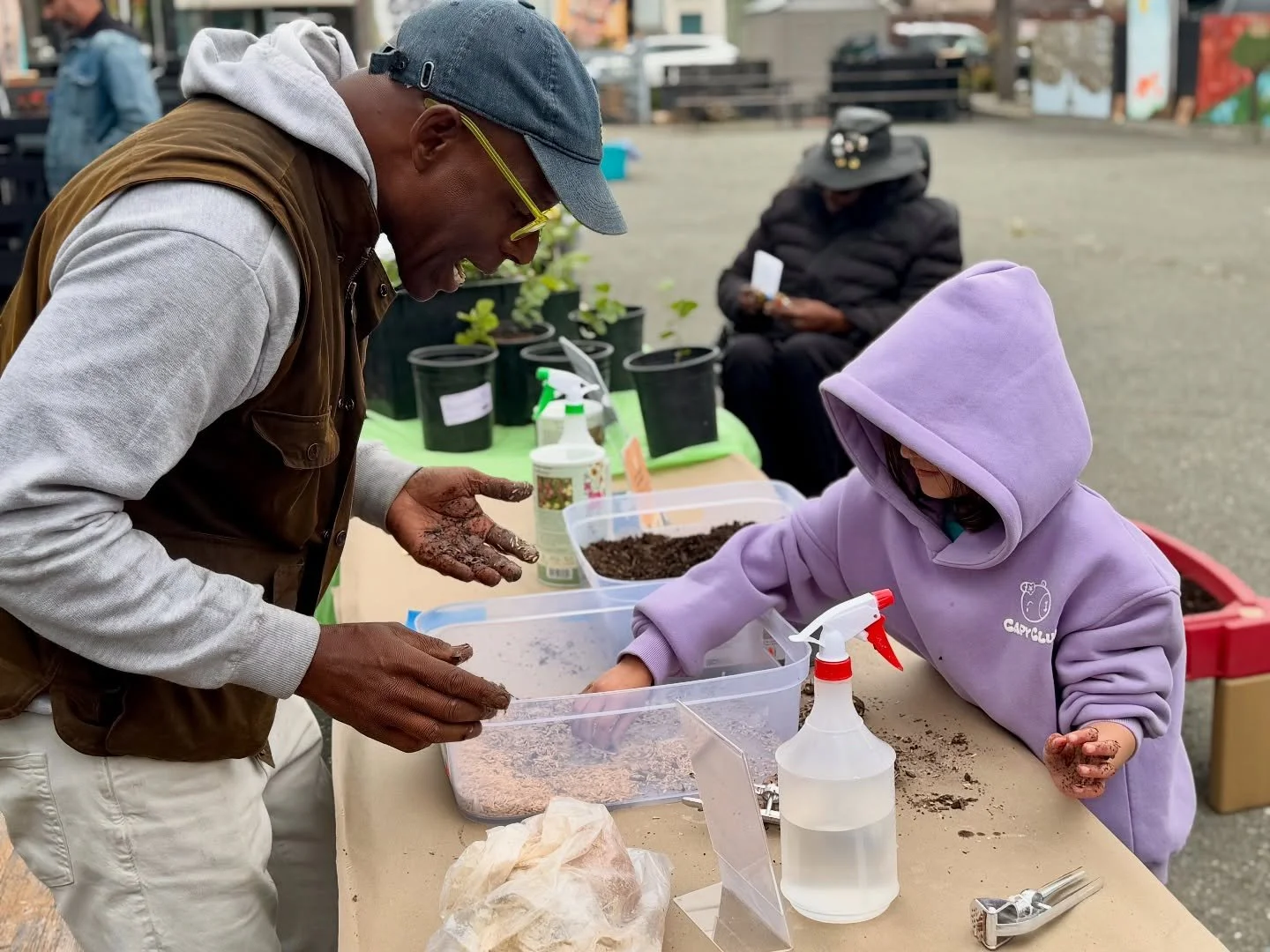 Today&rsquo;s Throwing Shade Art Opening and Earth Day Celebration is in full swing! 

Drop by before 3pm to see beautiful new murals created by Alameda artists, bee hotels created by our community and meet the folks from @100ktrees , @replenishmarke