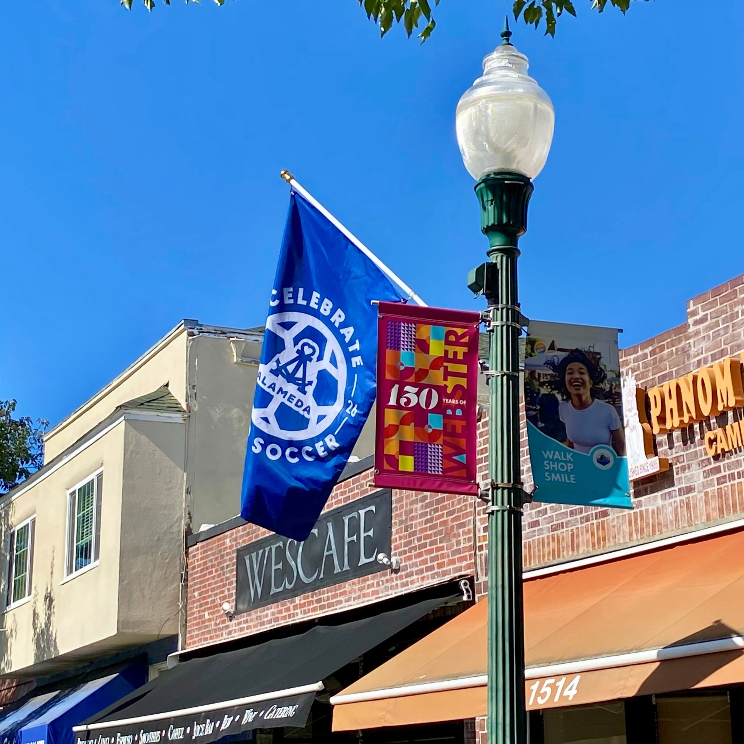 New flags are flying on Webster Street celebrating pride and soccer! 🏳️&zwj;🌈🏳️&zwj;⚧️⚽️

Have you snapped some great photos on Webster Street? Tag @westalamedabusiness to be featured! 

@westalamedabusiness @loveourisland #westalameda #alameda #a