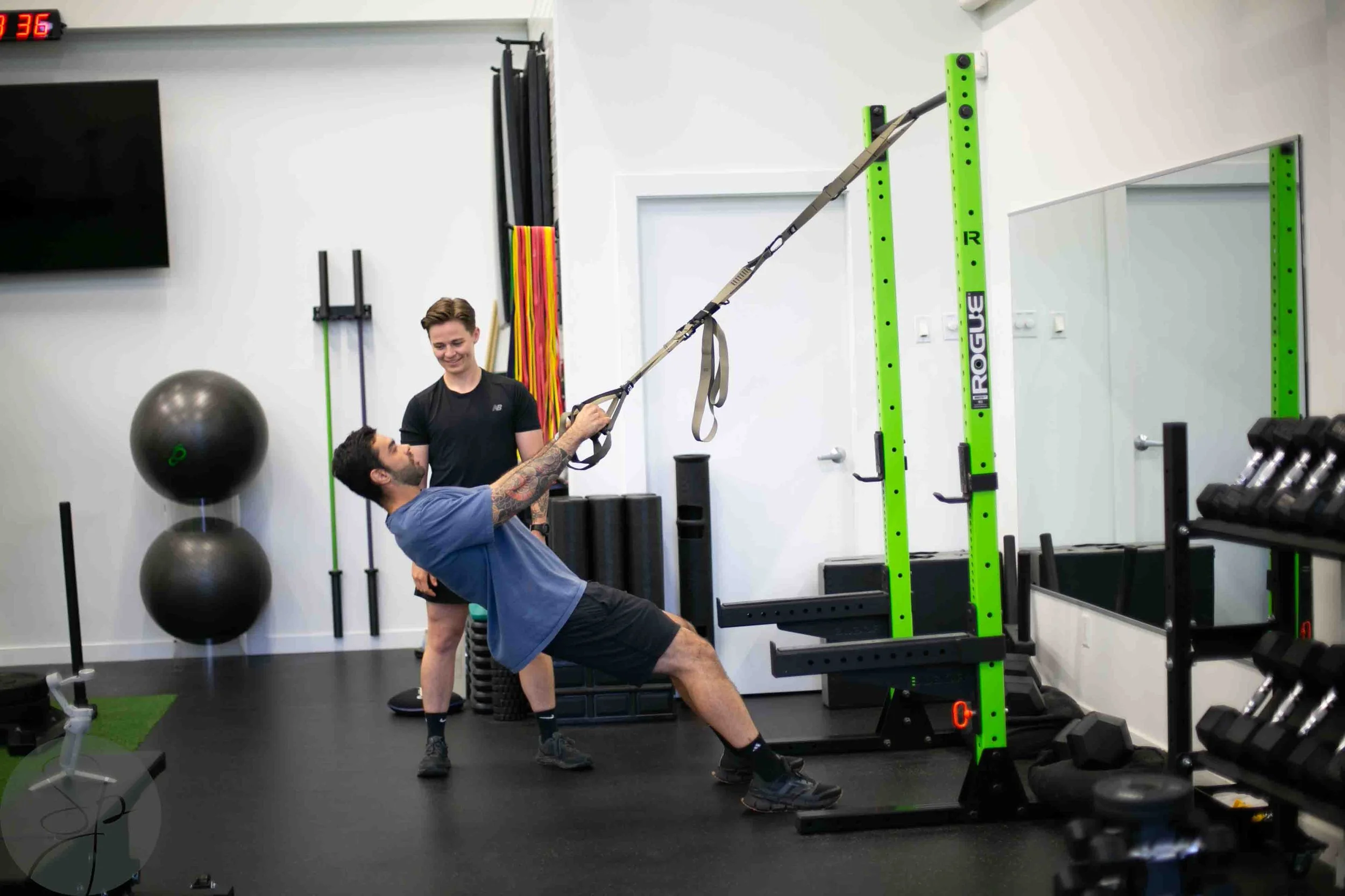 personal trainer vs gym best choice for you