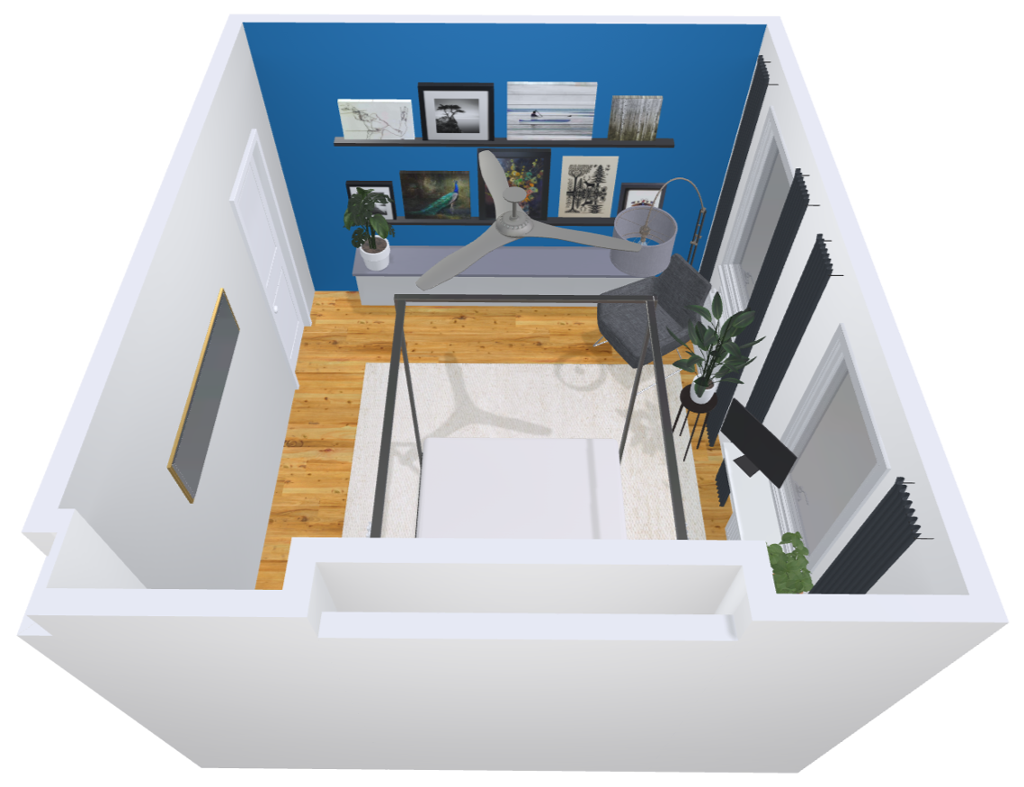 Ein Schlafzimmer mit blauer Akzentwand, einem weißen Bett, einer Sitzcouch, Wandregalen mit Bildern, Pflanzen und einem Deckenventilator.
