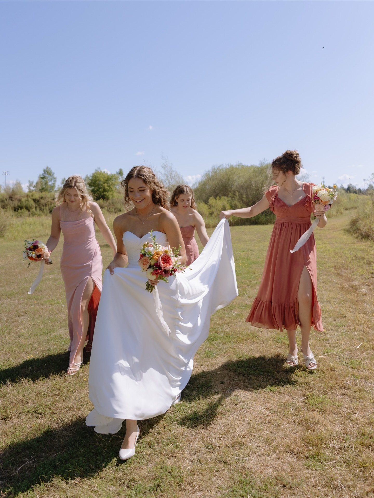 The bridesmaids 🕊️💌