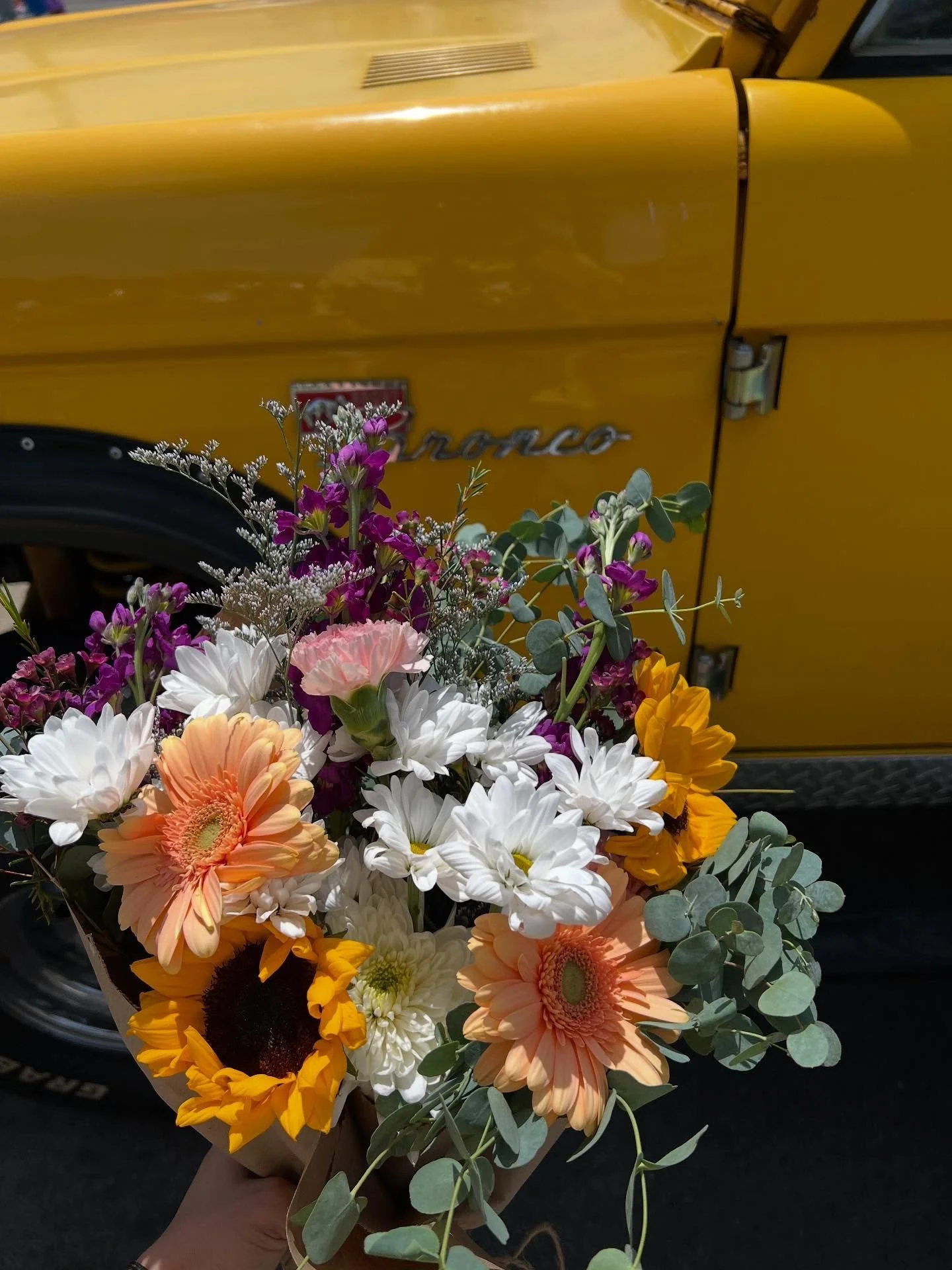 Flowers are scientifically proven to brighten and lighten your day! Don&rsquo;t miss out on the opportunity to get your hands on some today!

Treat yourself- you deserve it!!

#flowers #buildyourownbouquet #flowerbar #bouquetbar #bloomingbronco