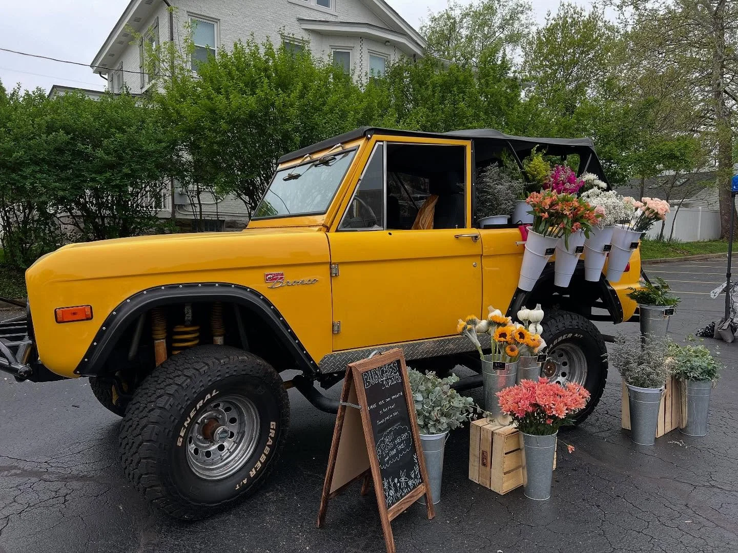 Not your average flower truck- but a Bloomin&rsquo; Bronco💛💐🛻🐴

She is beauty, she is grace! A one-of-a-kind flower experience you can&rsquo;t miss!

Come visit us or request us to join your special event!

#flower #flowerpower #petalpower #flowe