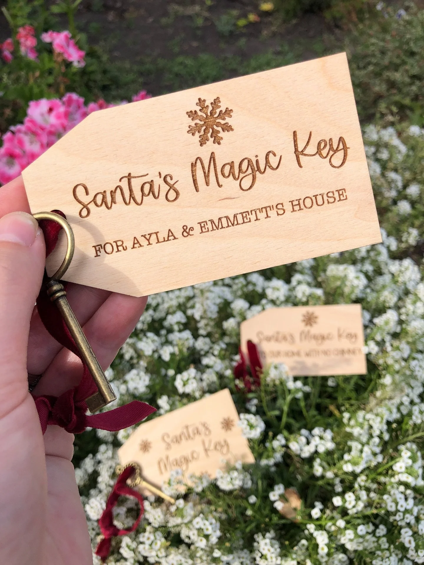 No chimney? No problem! 🎅 Our Santa’s Magic Key tag SVG keeps the magic alive and makes Christmas Eve extra special. I love adding little touches like this that bring joy to our family traditions. ✨
#SantasMagicKey #ChristmasSVG #LaserSVGFile