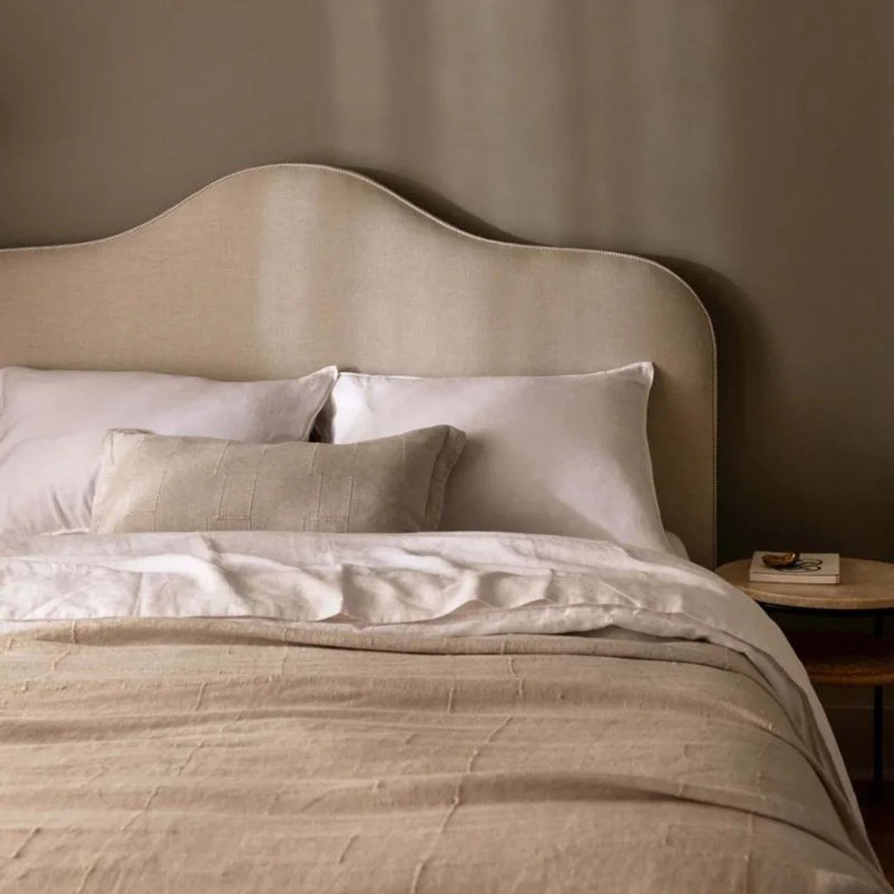 Palermo_cushion-sage_french_linen_rectangular_lMHome_luumo_design_3__04070.jpg