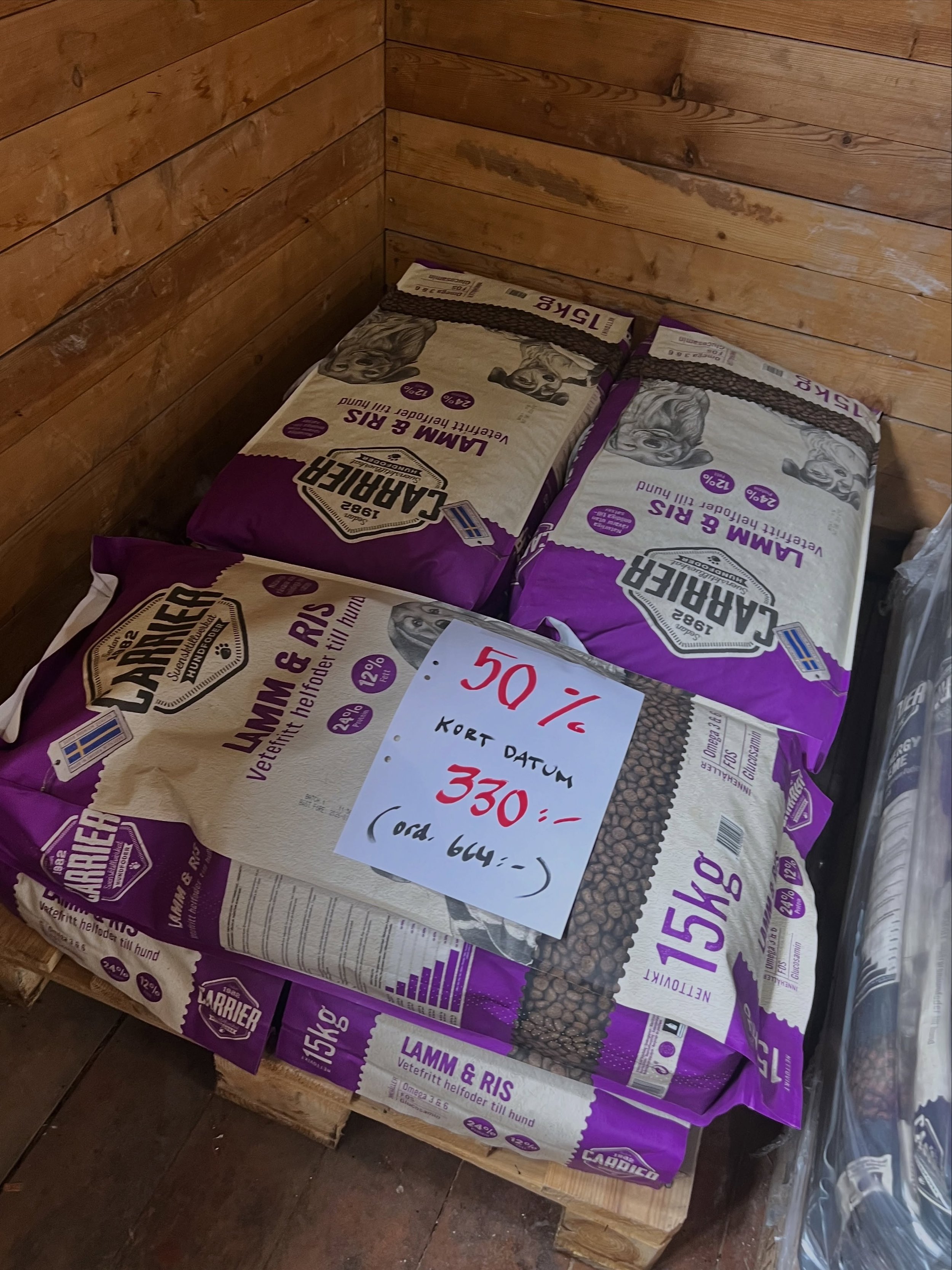 ⭐️ EXTRAPRIS ⭐️ 

Nu k&ouml;r vi 50% p&aring; &rdquo;Carrier Lamm &amp; Ris&rdquo; med kort datum! 

&Ouml;ppettider v 23:
M&aring;ndag-fredag kl 07-17 

Skynda fynda ✨ 

Varmt v&auml;lkomna in! ☀️

📞 072-2234942 
✉️ zeb-service@hotmail.com