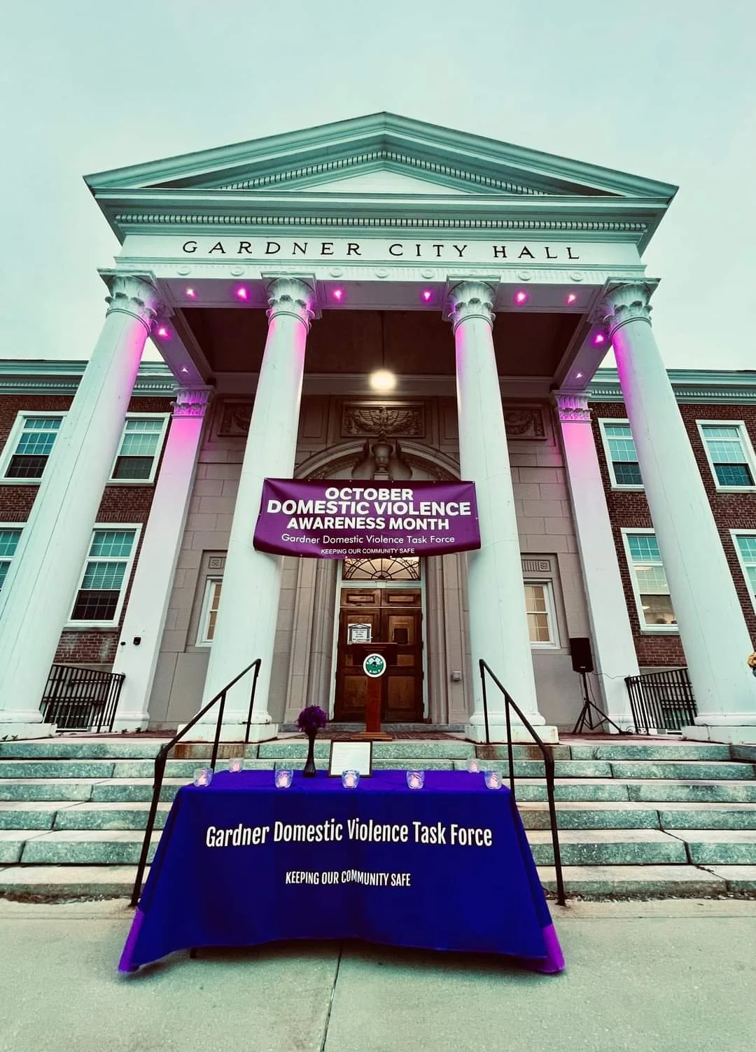Gardner Domestic violenc flag - town hall.jpg