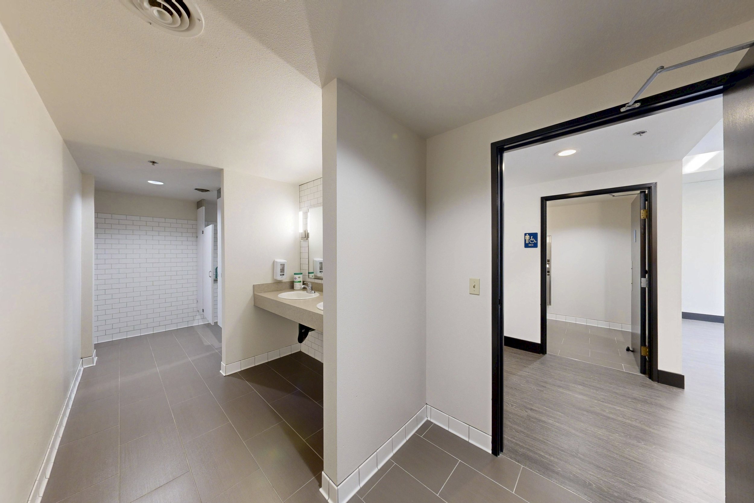 The-Hub_612_4th-Floor-ES_Common_11.jpg