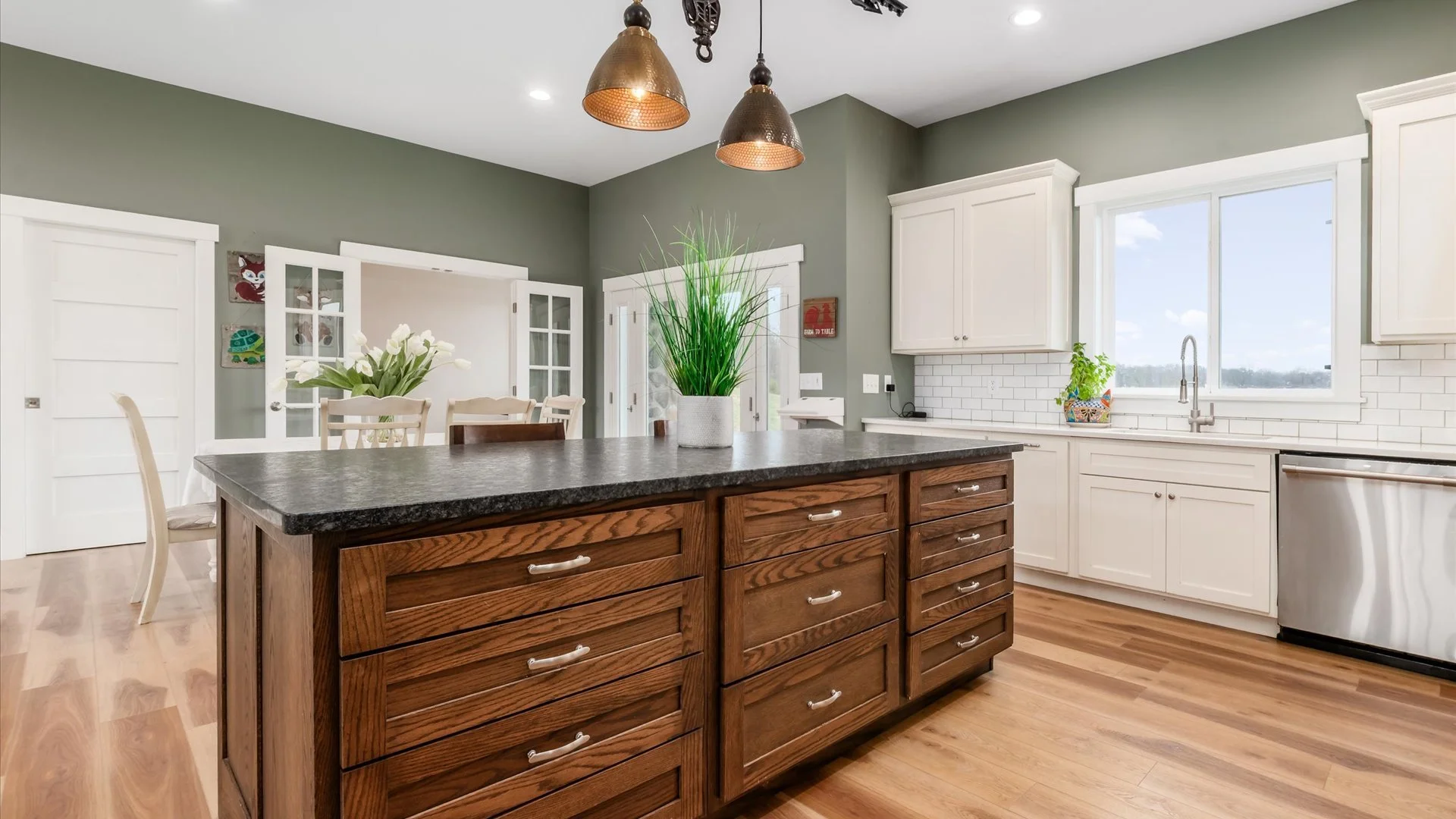 16-zj 4608 Philipps Rd080.jpg