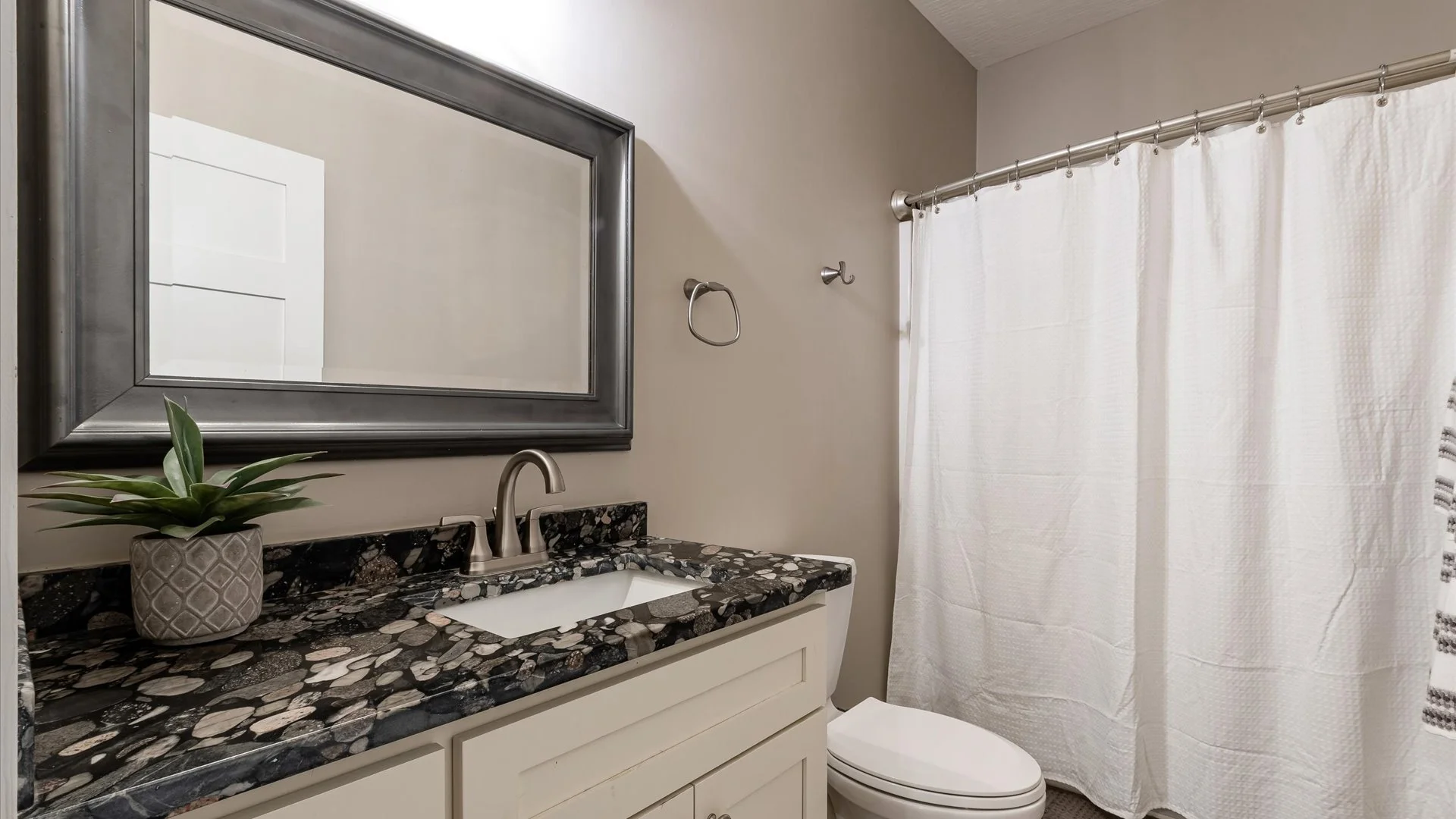 32-zj 4608 Philipps Rd114.jpg