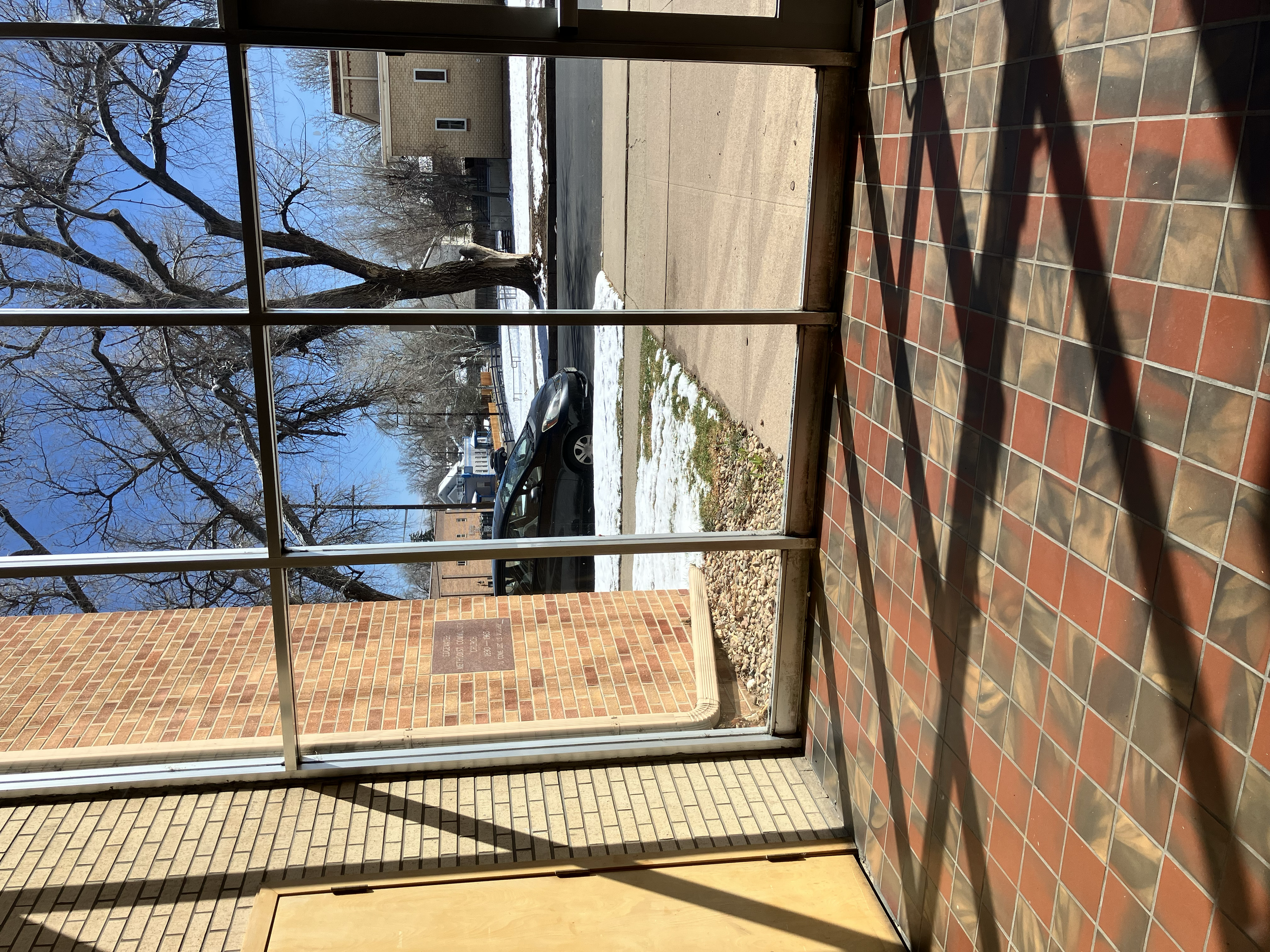 Great spot to add more plants in the entryway!